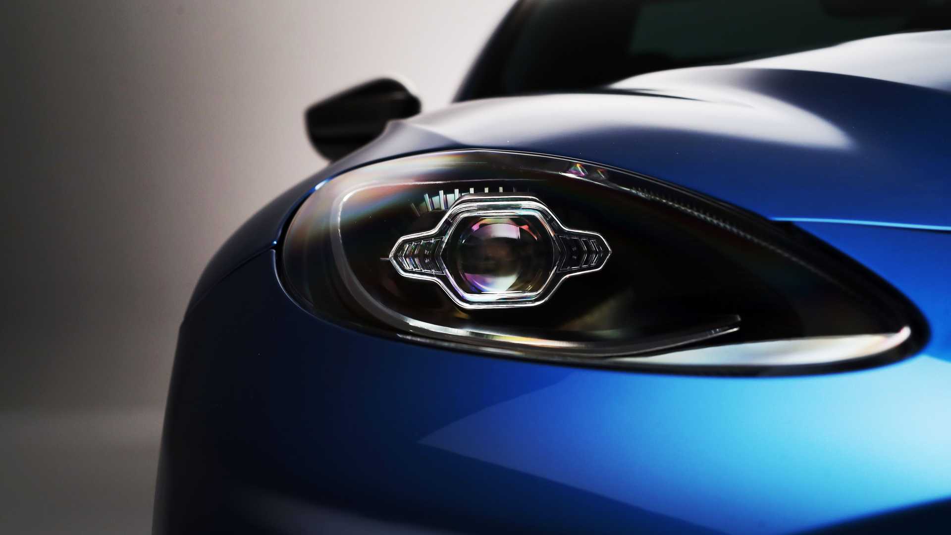 Aston Martin DBX707 ra mắt với 697 mã lực, thách thức Lamborghini Urus aston-martin-dbx707-headlights.jpeg