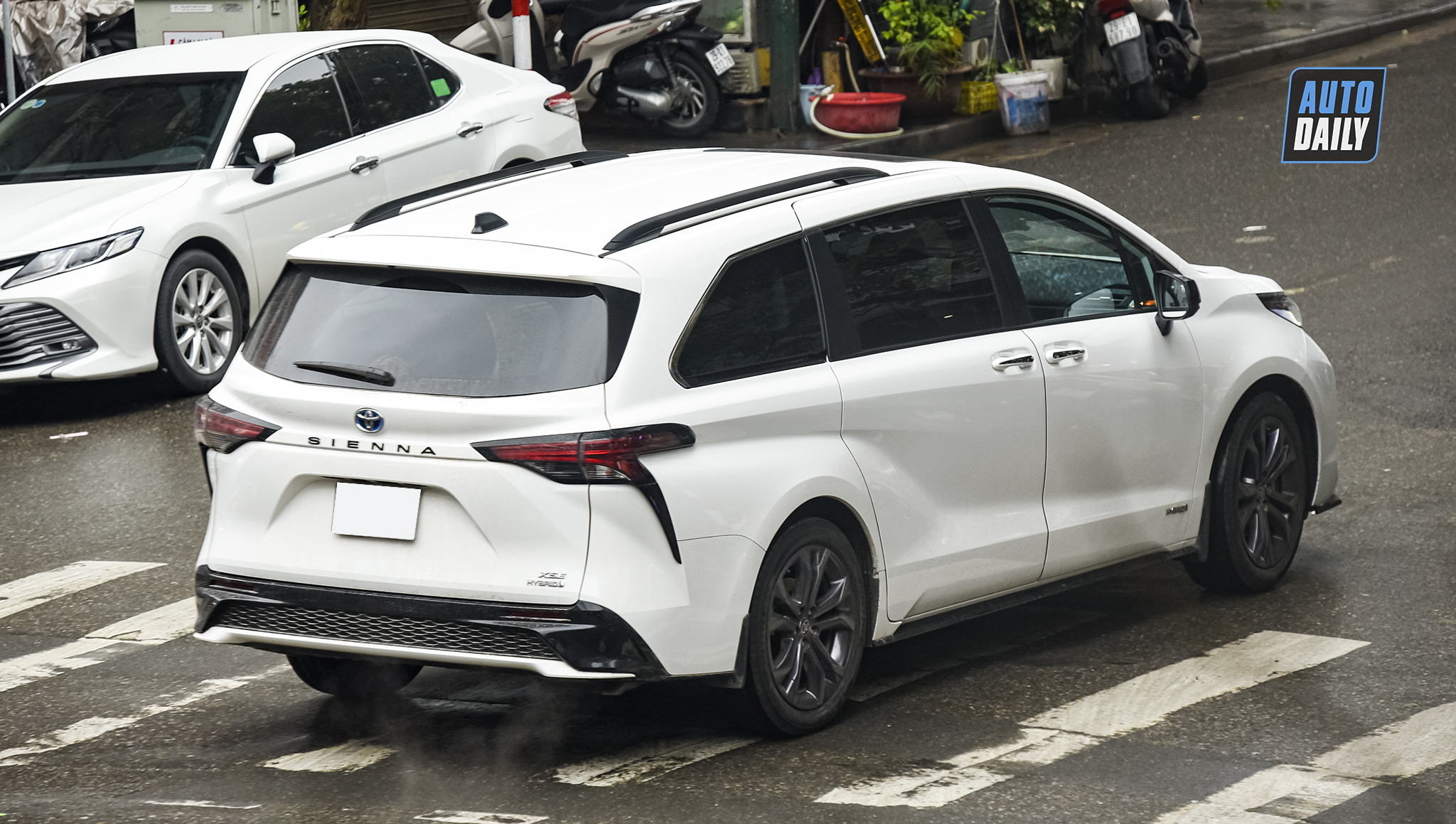 Toyota Sienna XSE Hybrid 2022 đầu tiên về Việt Nam adt-1844-copy.jpg