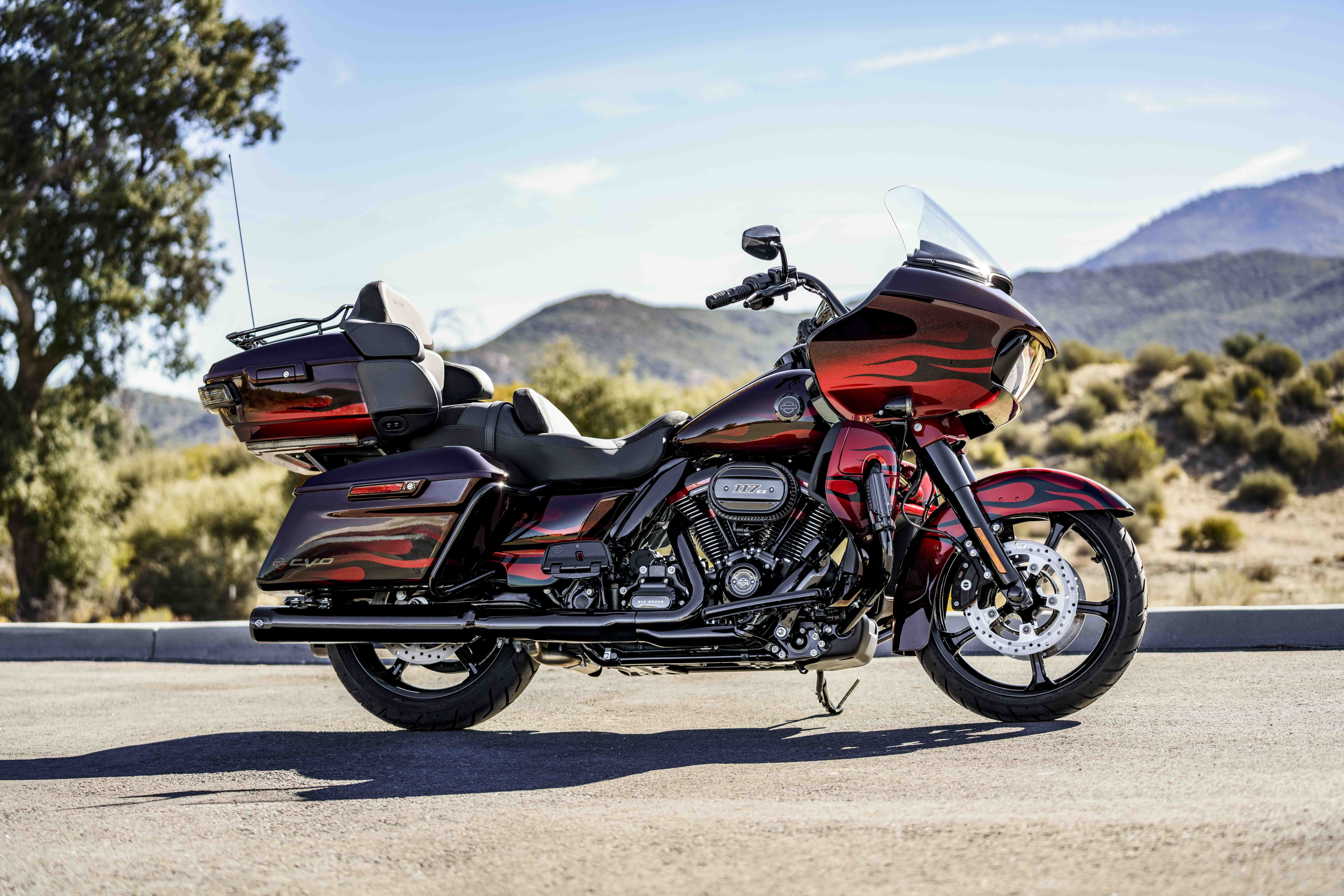Harley-Davidson hé lộ 7 mẫu xe mới, động cơ khủng và nhiều màu sắc độc đáo CVO ROAD GLIDE LIMITED.jpg