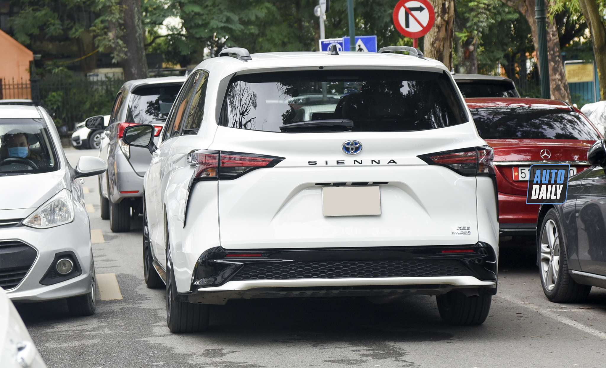 Toyota Sienna XSE Hybrid 2022 đầu tiên về Việt Nam adt-2693-copy.jpg