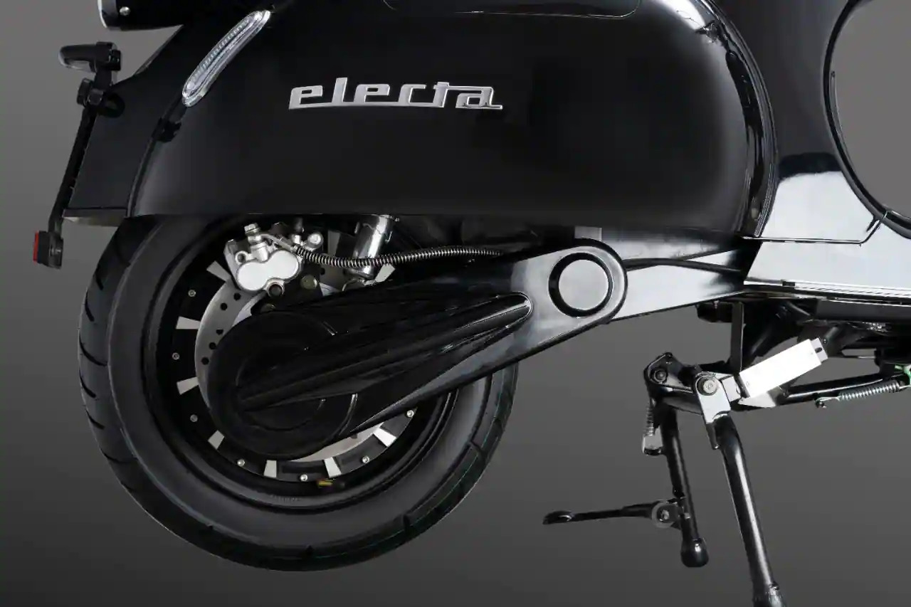 Xe điện One Moto Electa có kiểu dáng tương tự Vespa và Lambretta cổ điển One Moto Electa (2).jpg