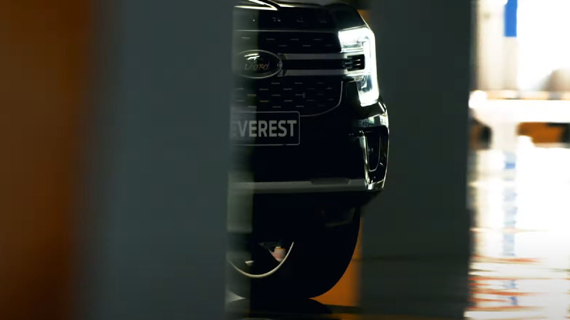 Ford Everest 2023 chốt lịch ra mắt vào 1/3: Lột xác thiết kế, quyết đấu Toyota Fortuner ford-everest-teaser-5.jpg