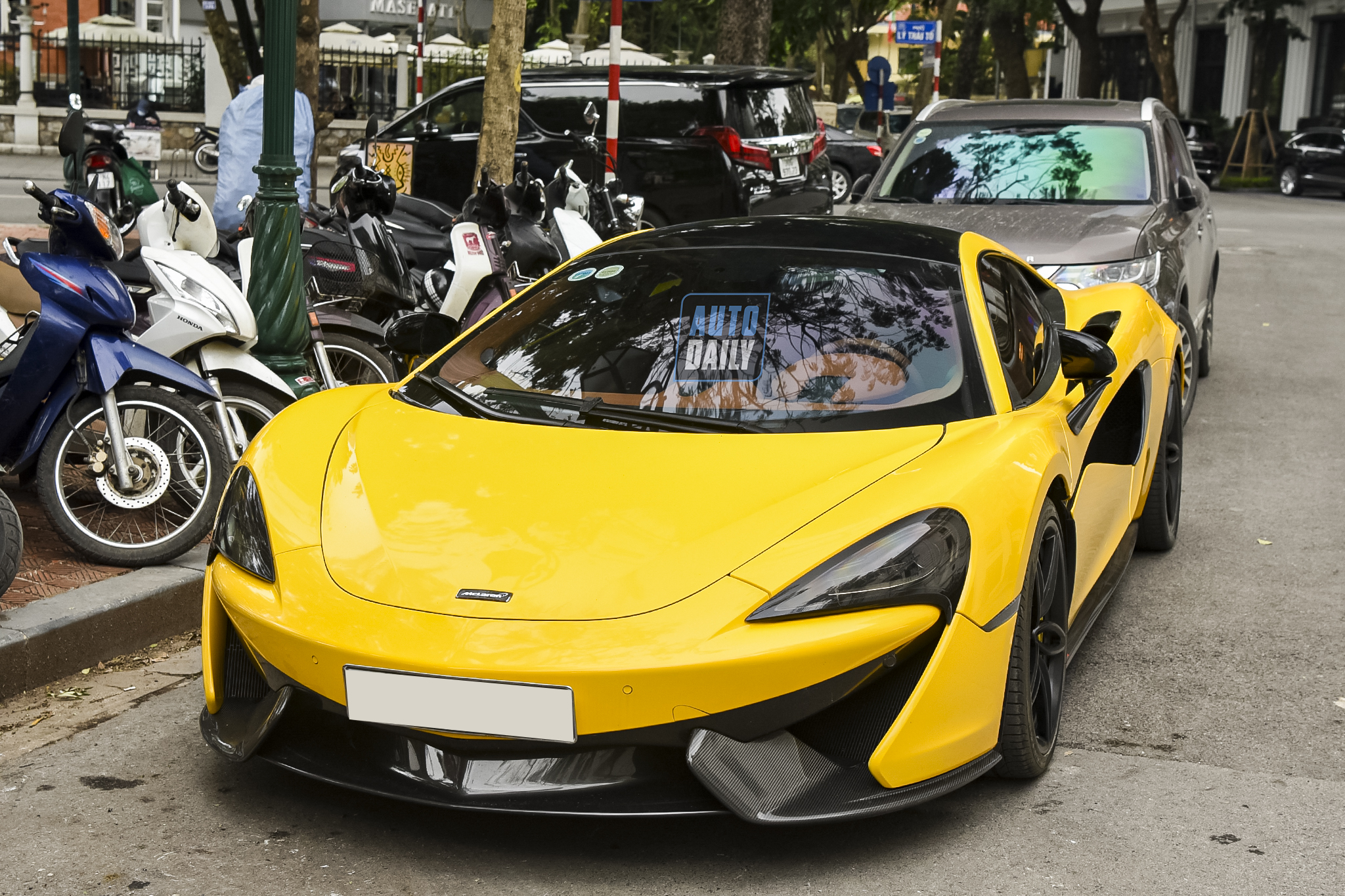 Cận cảnh hàng hiếm McLaren 570S tại Hà Nội 2.jpg