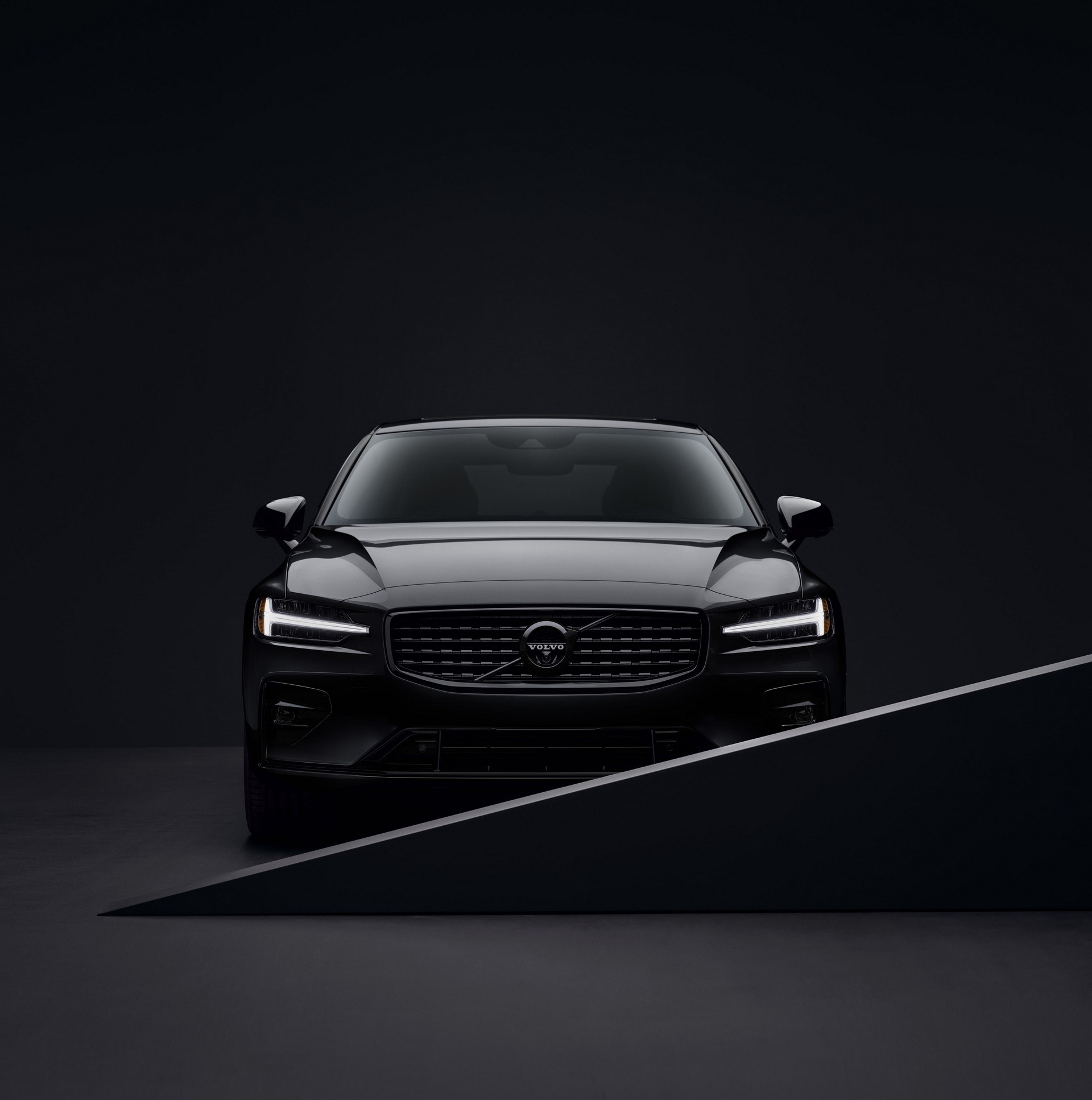 Volvo S60 Black Edition 2022 giới hạn chỉ 450 chiếc 2022-volvo-s60-black-edition-2.jpg