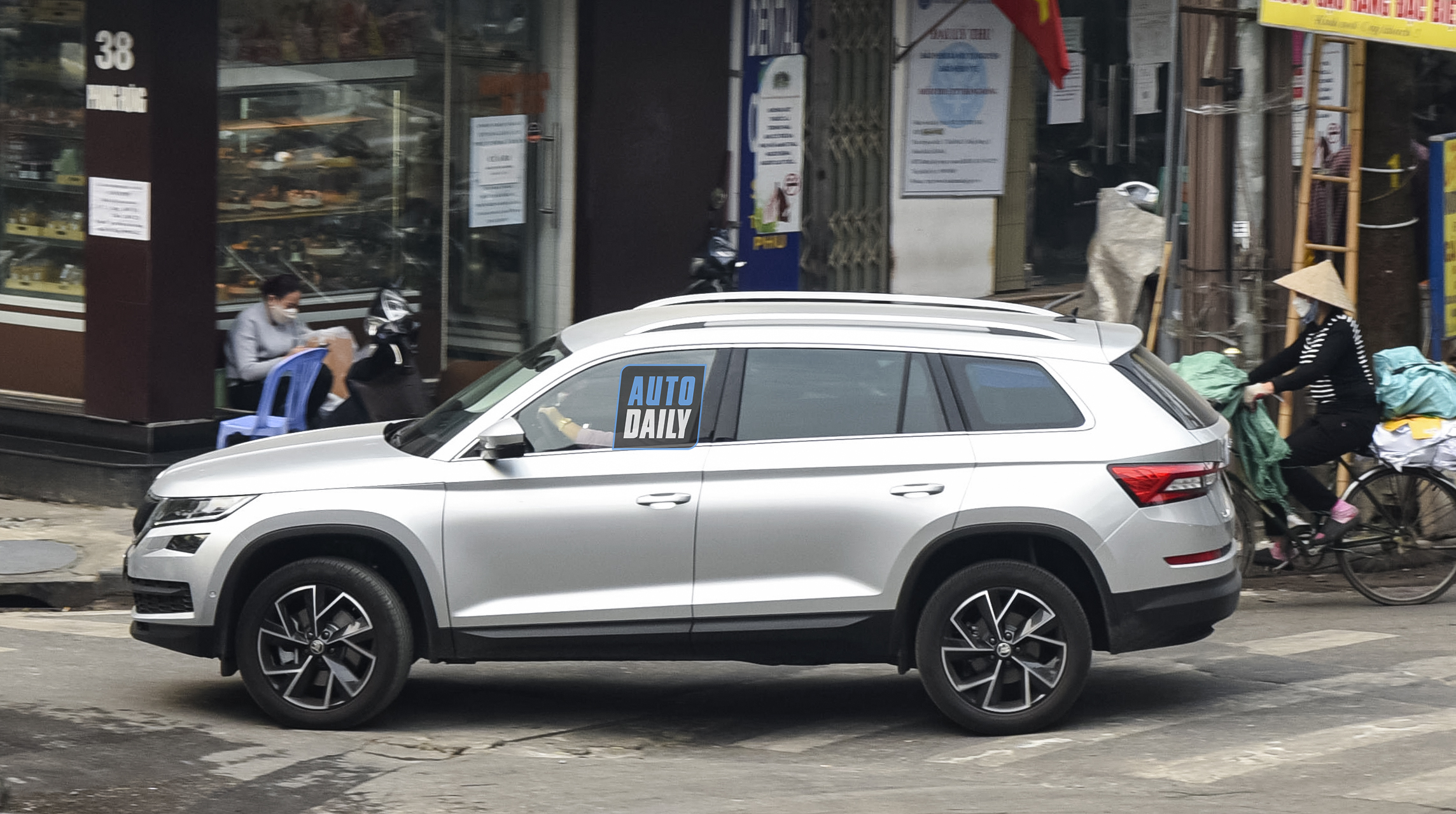 Bắt gặp Skoda Kodiaq trên phố Hà Nội, hãng xe châu Âu sắp có nhà máy tại Việt Nam adt-6680-copy.jpg