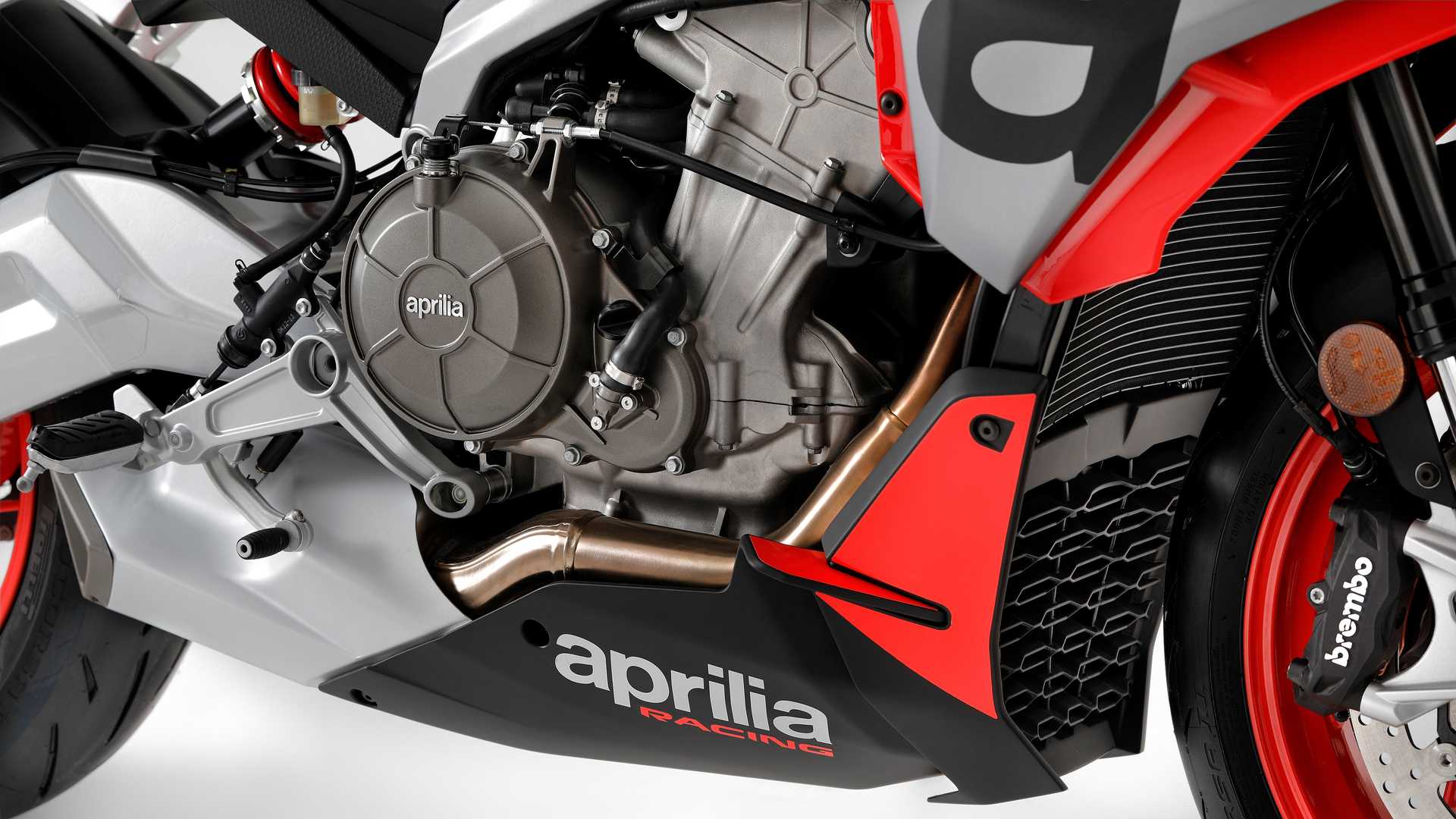 So sánh Aprilia Tuono 660 và Triumph Trident 660: Chọn mẫu naked bike nào? Aprilia Tuono 660 (3).jpg