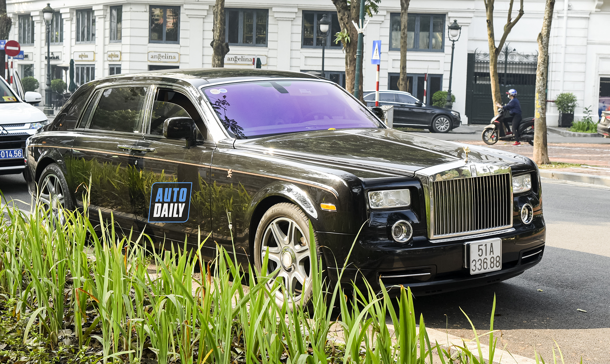 Rolls-Royce Phantom Rồng của 'Bầu' Kiên tái xuất, tròn 10 năm về Việt Nam adt-9162-copy.jpg