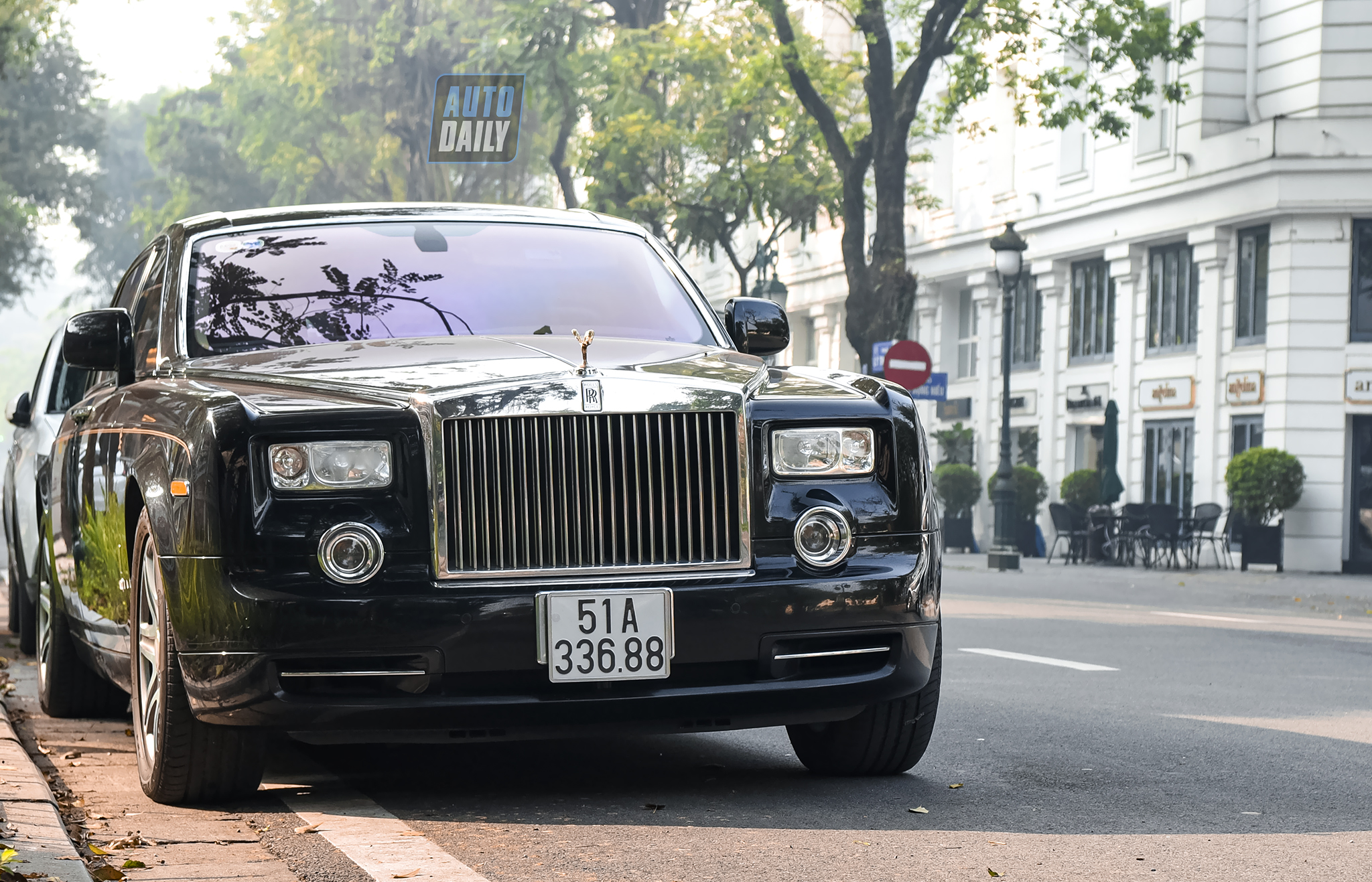 Chi tiết RollsRoyce Phantom Rồng giá triệu đô của chủ tịch Tân Hoàng Minh