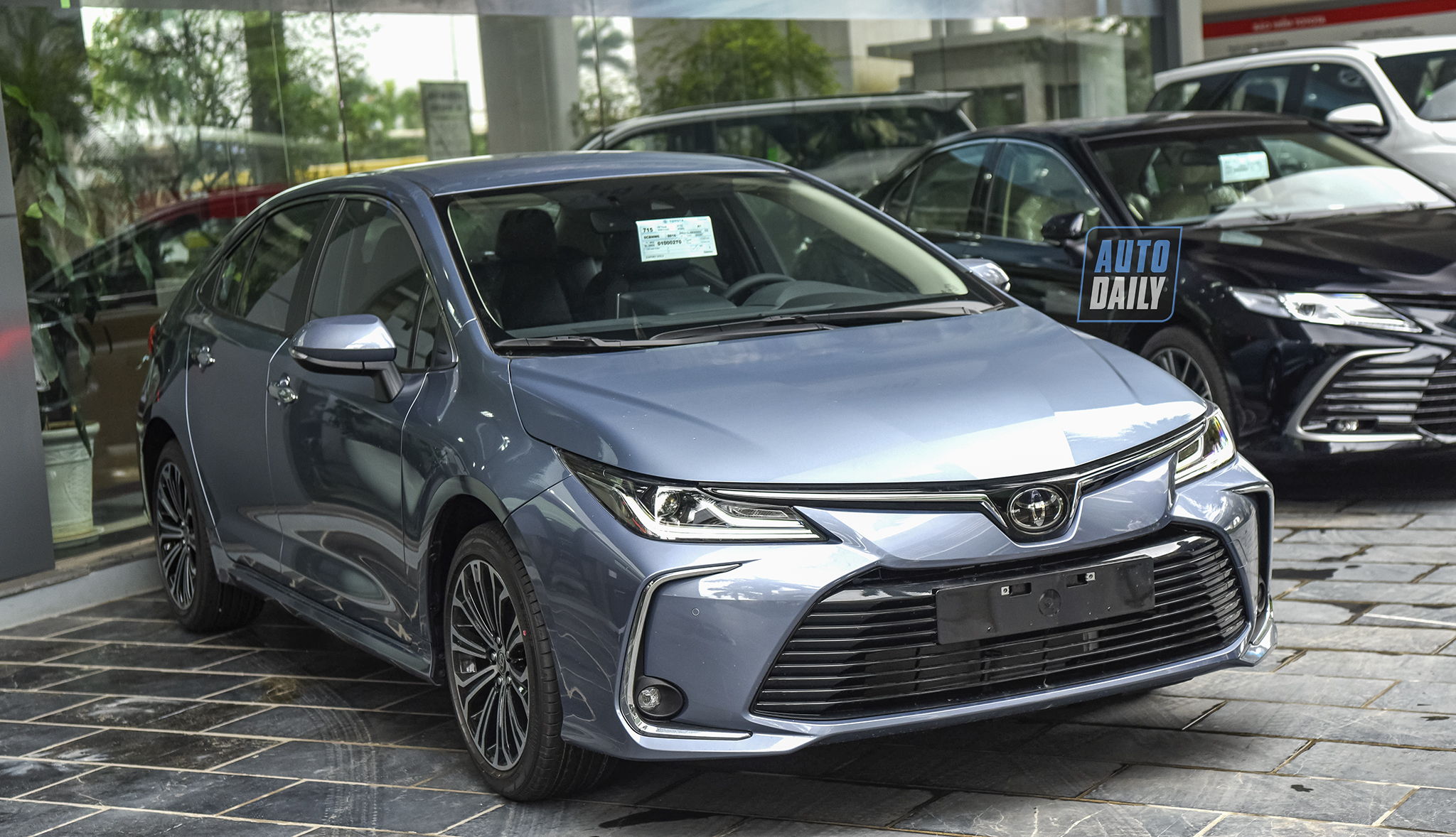 Soi nhanh Toyota Corolla Altis V 2022 giá 765 triệu tại đại lý