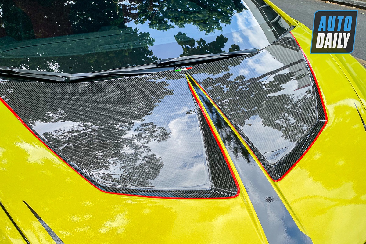 Minh Nhựa lái Aston Martin Vantage dạo phố cùng Lamborghini Huracan độ khủng aston-martin-vantage-minh-nhua-autodaily-13.JPG