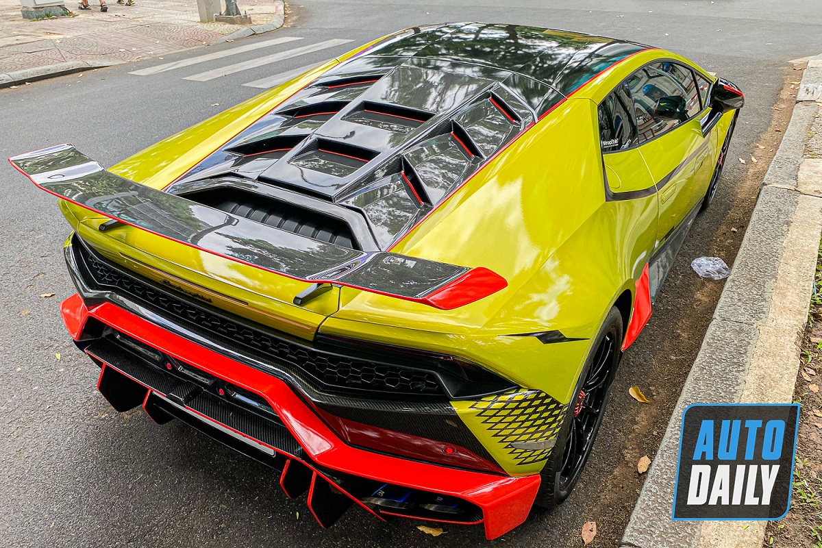 Minh Nhựa lái Aston Martin Vantage dạo phố cùng Lamborghini Huracan độ khủng aston-martin-vantage-minh-nhua-autodaily-14.JPG