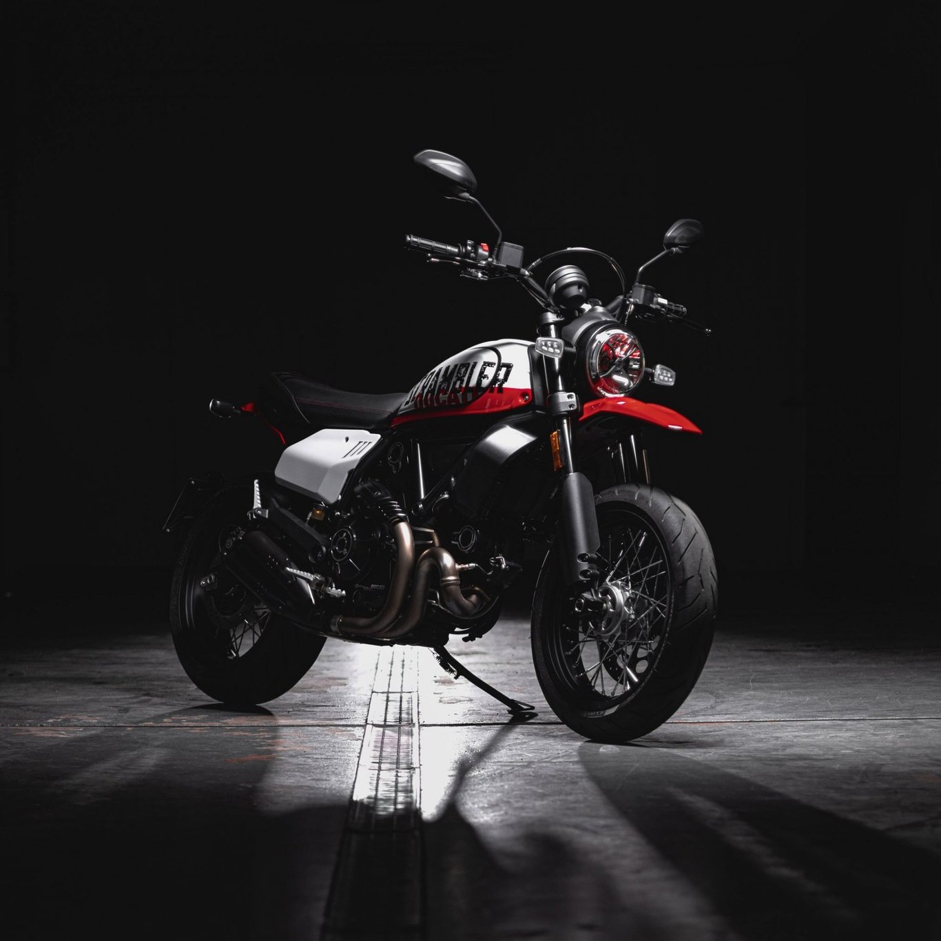 Ducati Scrambler Urban Motard 2022 – Chiếc Scrambler lai phong cách Motard Ducati Scrambler Urban Motard 2022 (2).jpg
