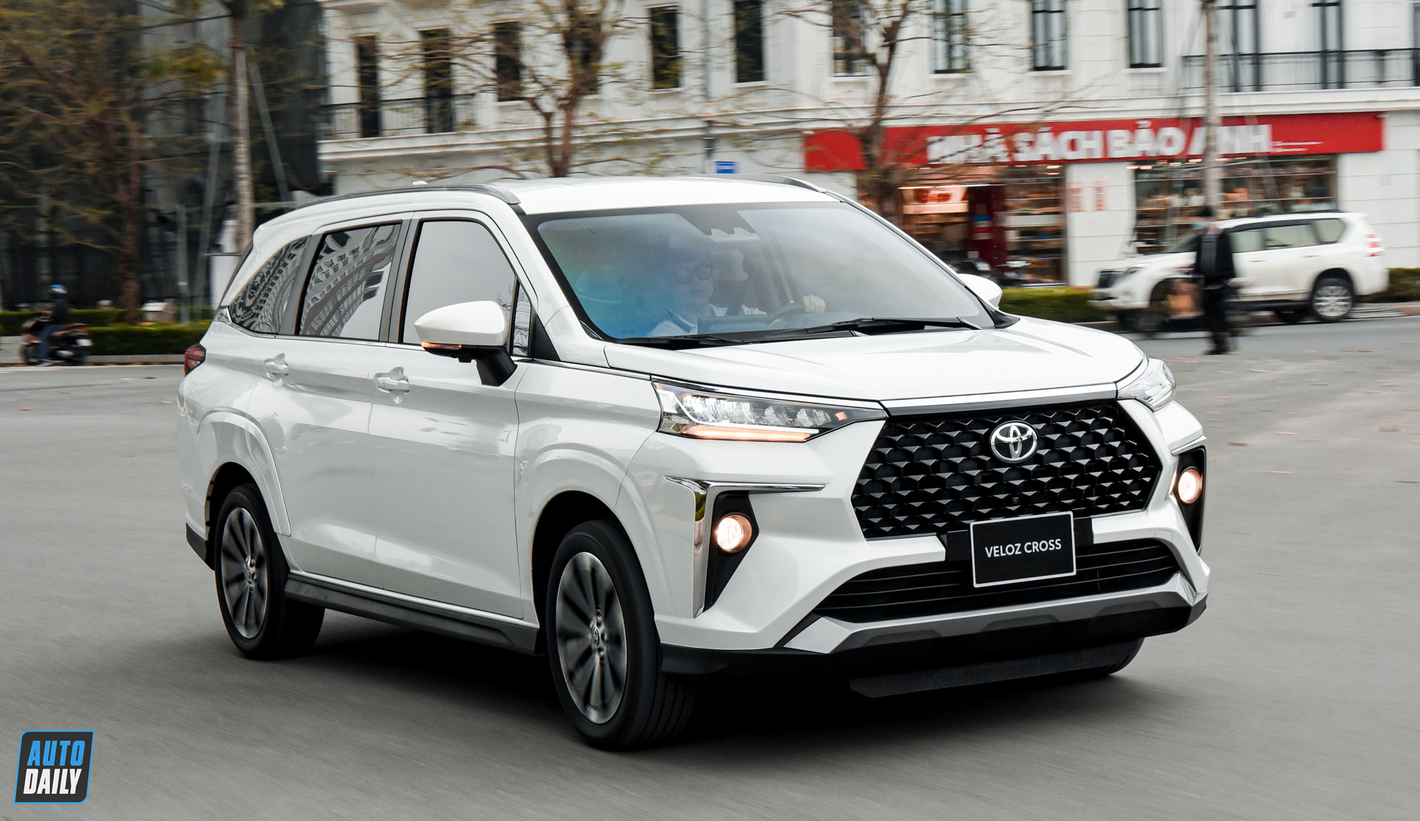 Toyota Dealer implements a series of promotional programs in November 2023 Review of Toyota Veloz Cross 2022: Affordable family car filled with technology toyota-veloz-cross-autodaily-057.jpg