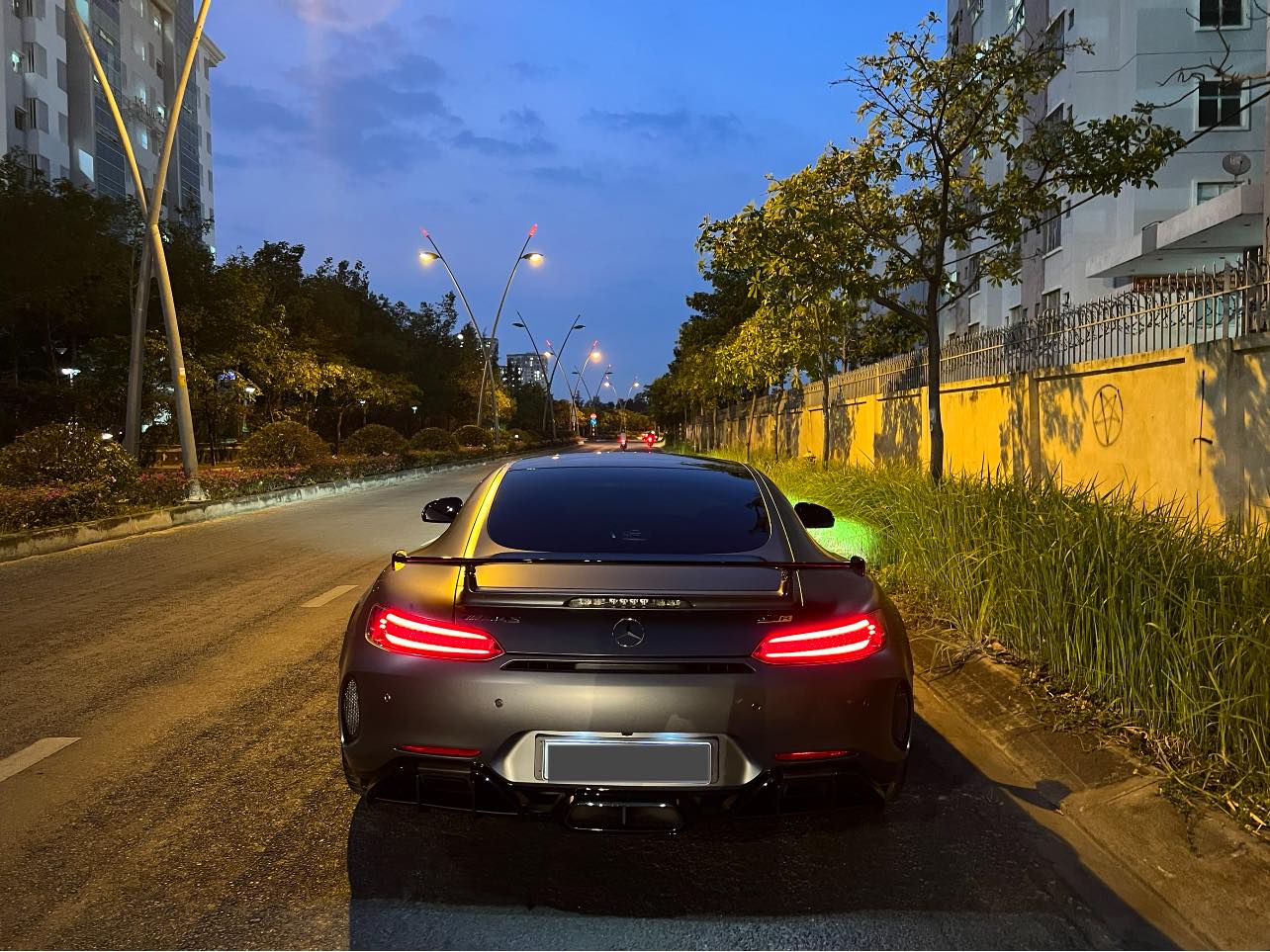 Đại gia Đặng Lê Nguyên Vũ mua Mercedes-AMG GT R của doanh nhân Quốc Cường 276313768-2147337172108701-2311162583665217459-n.jpeg