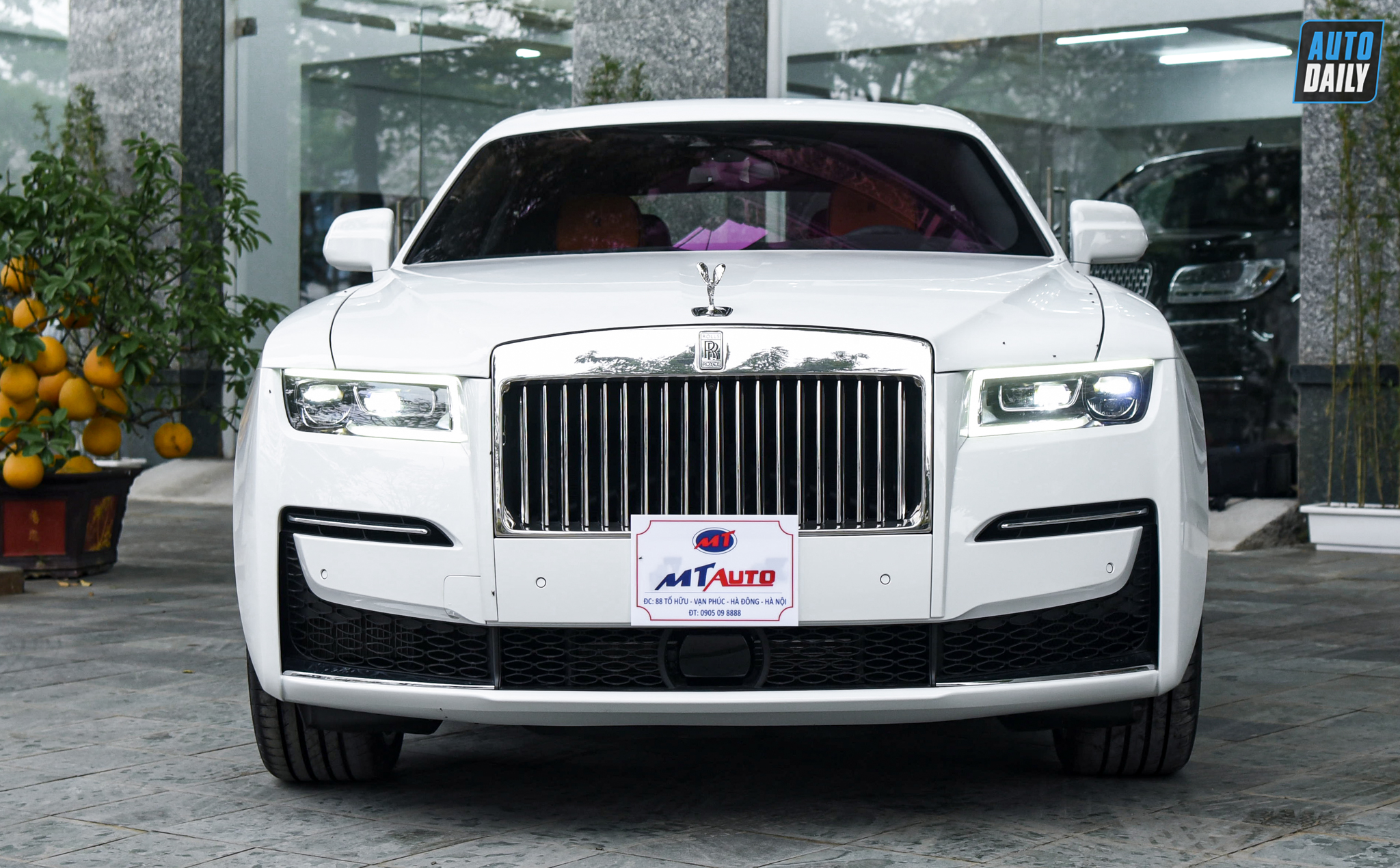Ảnh chi tiết Rolls-Royce Ghost hơn 40 tỷ mới về Việt Nam