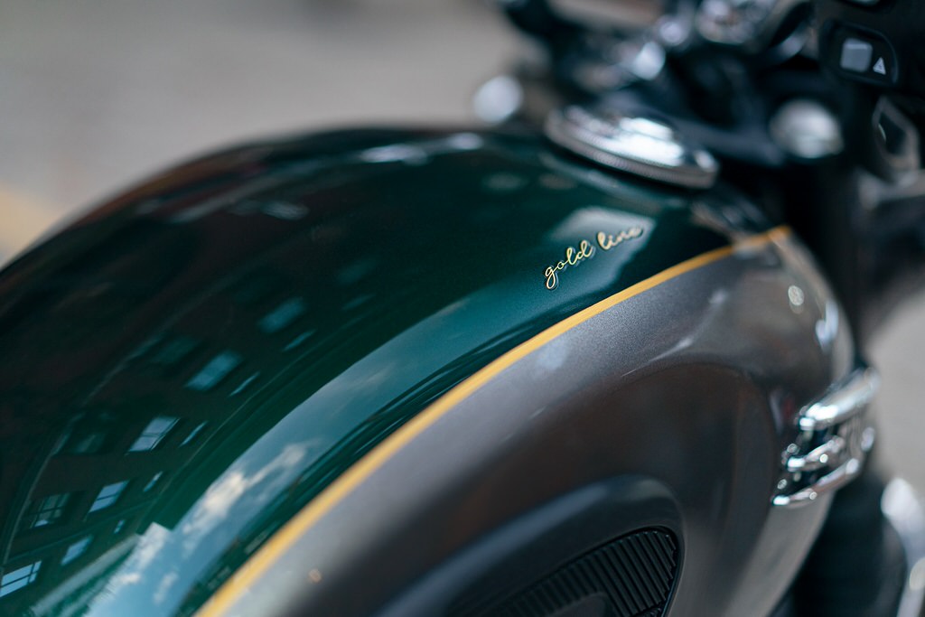 Khám phá 8 phiên bản đặc biệt Triumph Bonneville Gold Line Edition Special-Edition-T120-Gold-Line-Details.jpg