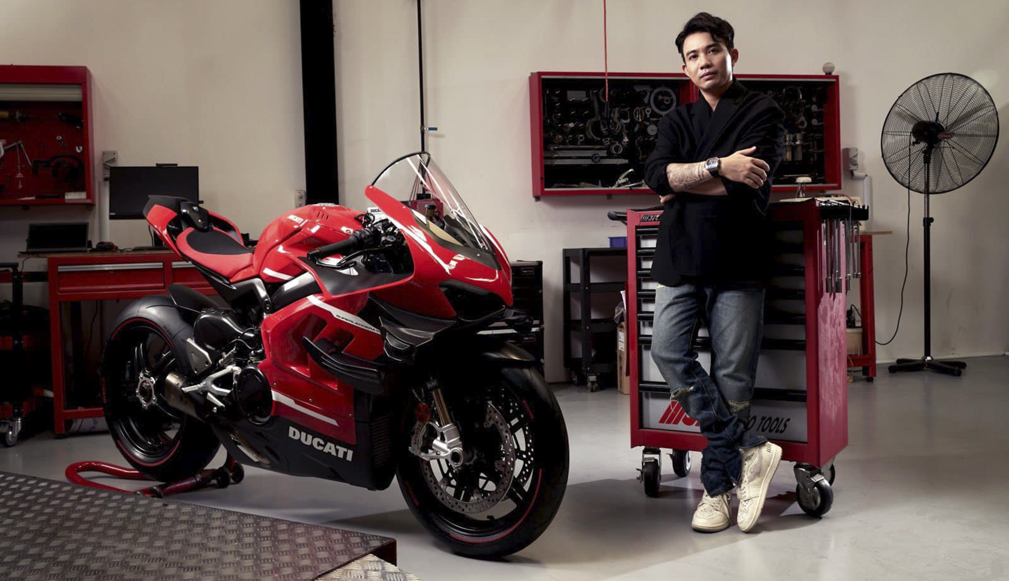Minh Nhựa mua Ducati Superleggera V4 giá gần 6 tỷ độc nhất tại Việt Nam