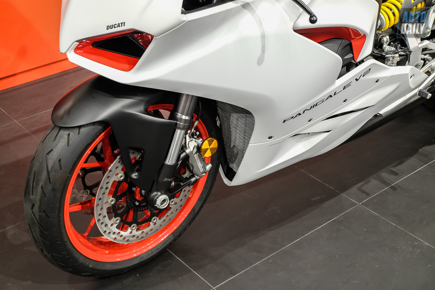 Cận cảnh Ducati Panigale V2 White Rosso mới tại VN, giá hơn 619 triệu Ducati Panigale V2 (9).jpg