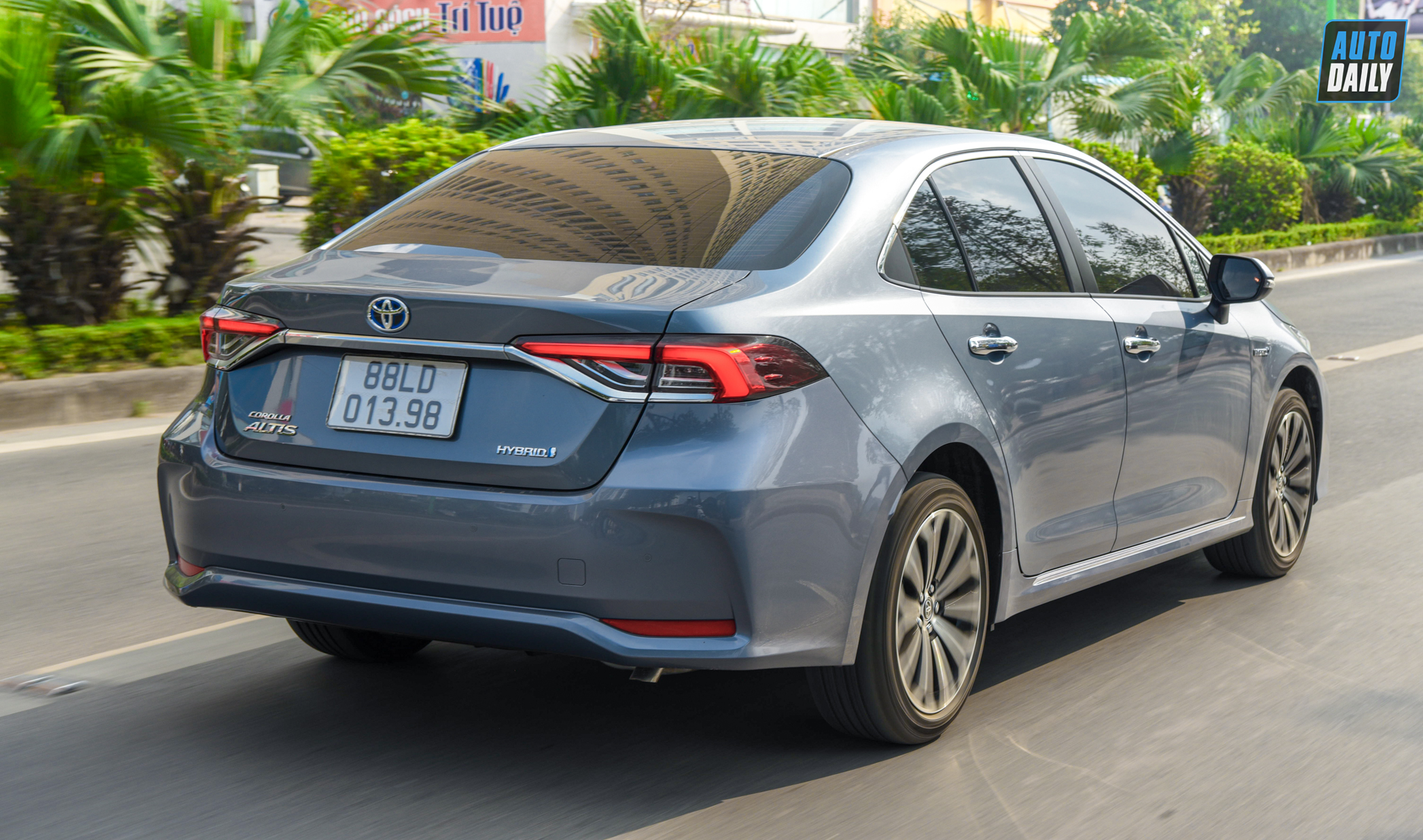 Đánh giá Toyota Corolla Altis Hybrid 2022: Thay đổi mang đến nhiều cảm xúc mới  toyota-corolla-altis-hybrid-029.jpg