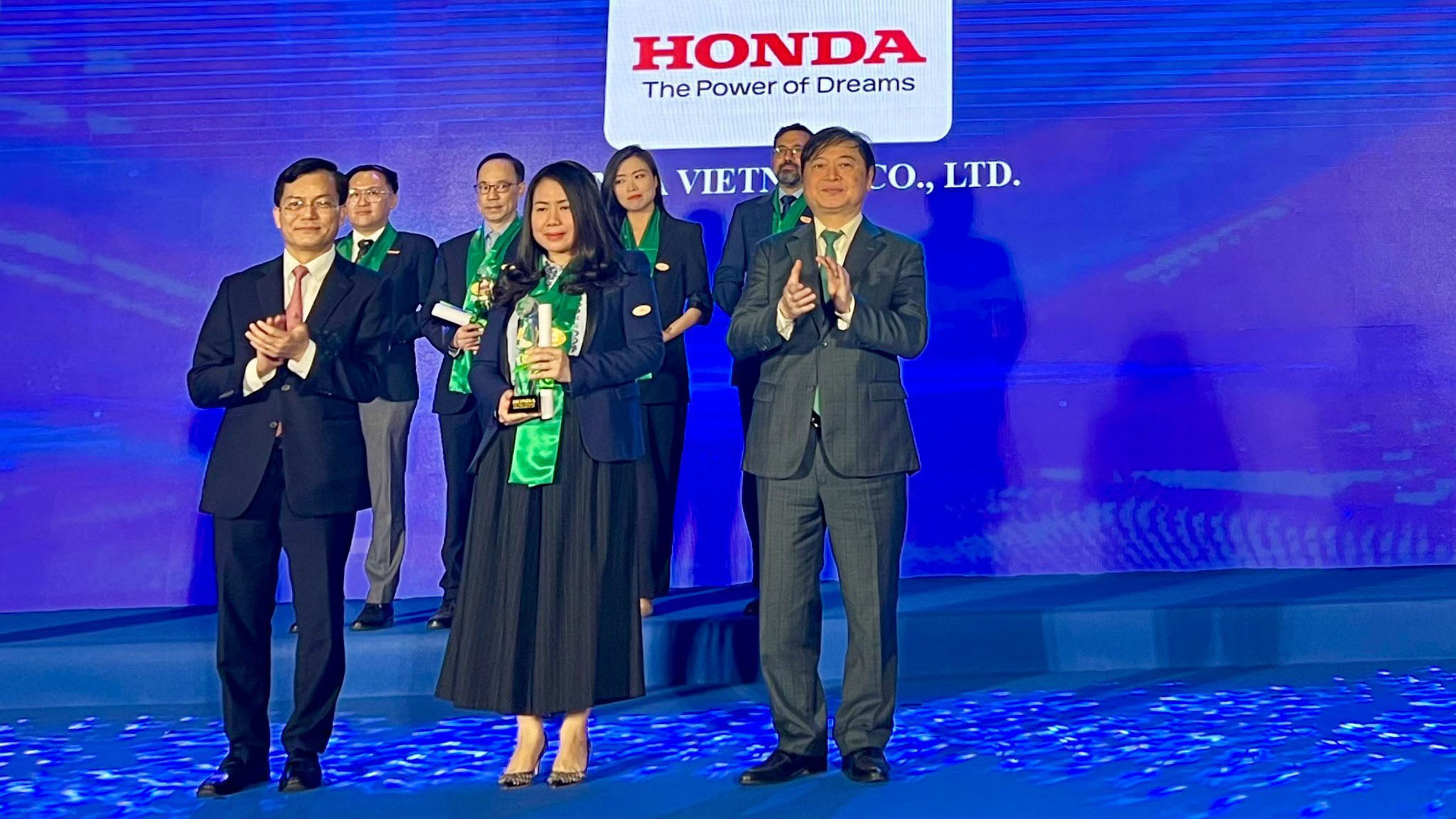 Honda Việt Nam nhận giải thưởng Rồng Vàng lần thứ 17