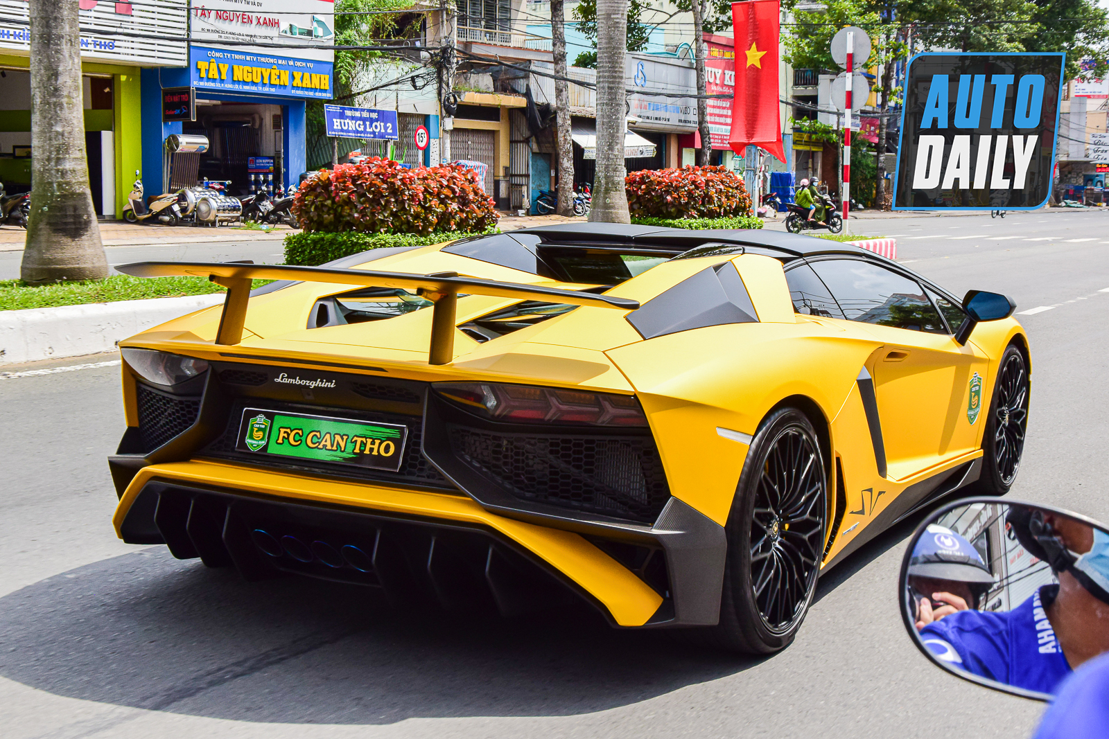 Bộ ba Lamborghini Aventador sản xuất giới hạn xuất hiện tại Cần Thơ