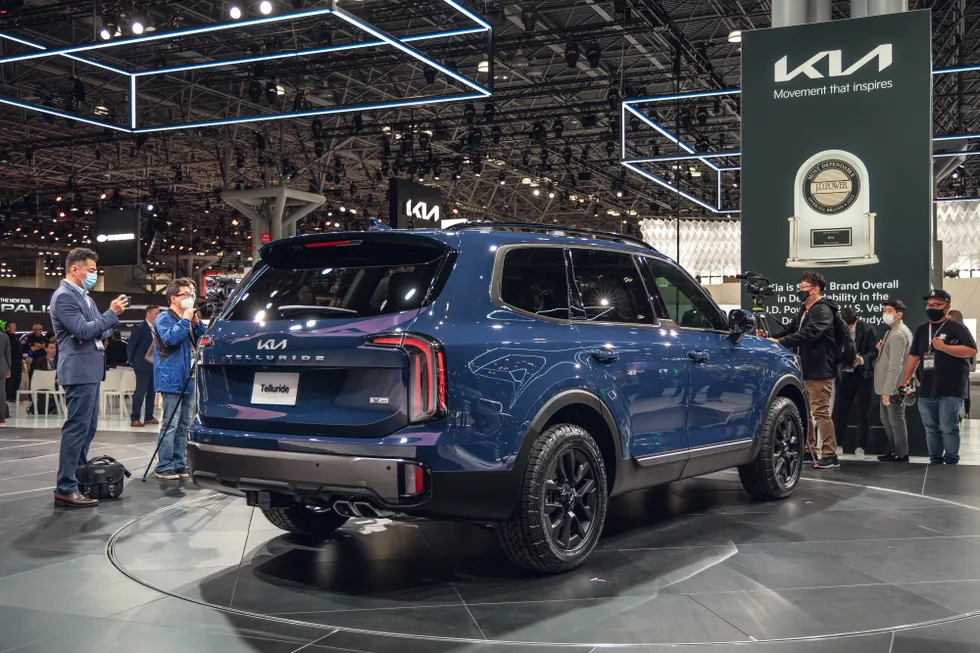 Ảnh thực tế Kia Telluride 2023: Nam tính, sang trọng, nhiều công nghệ an toàn, quyết đấu Explorer 2023-kia-telluride-x-pro-6123-1649863914.webp