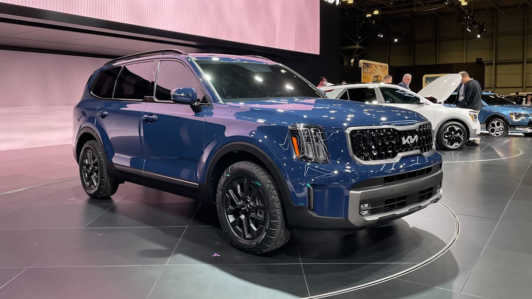 Ảnh thực tế Kia Telluride 2023: Nam tính, sang trọng, nhiều công nghệ an toàn, quyết đấu Explorer 2023-kia-telluride-x-pro-live-at-nyias.jpg