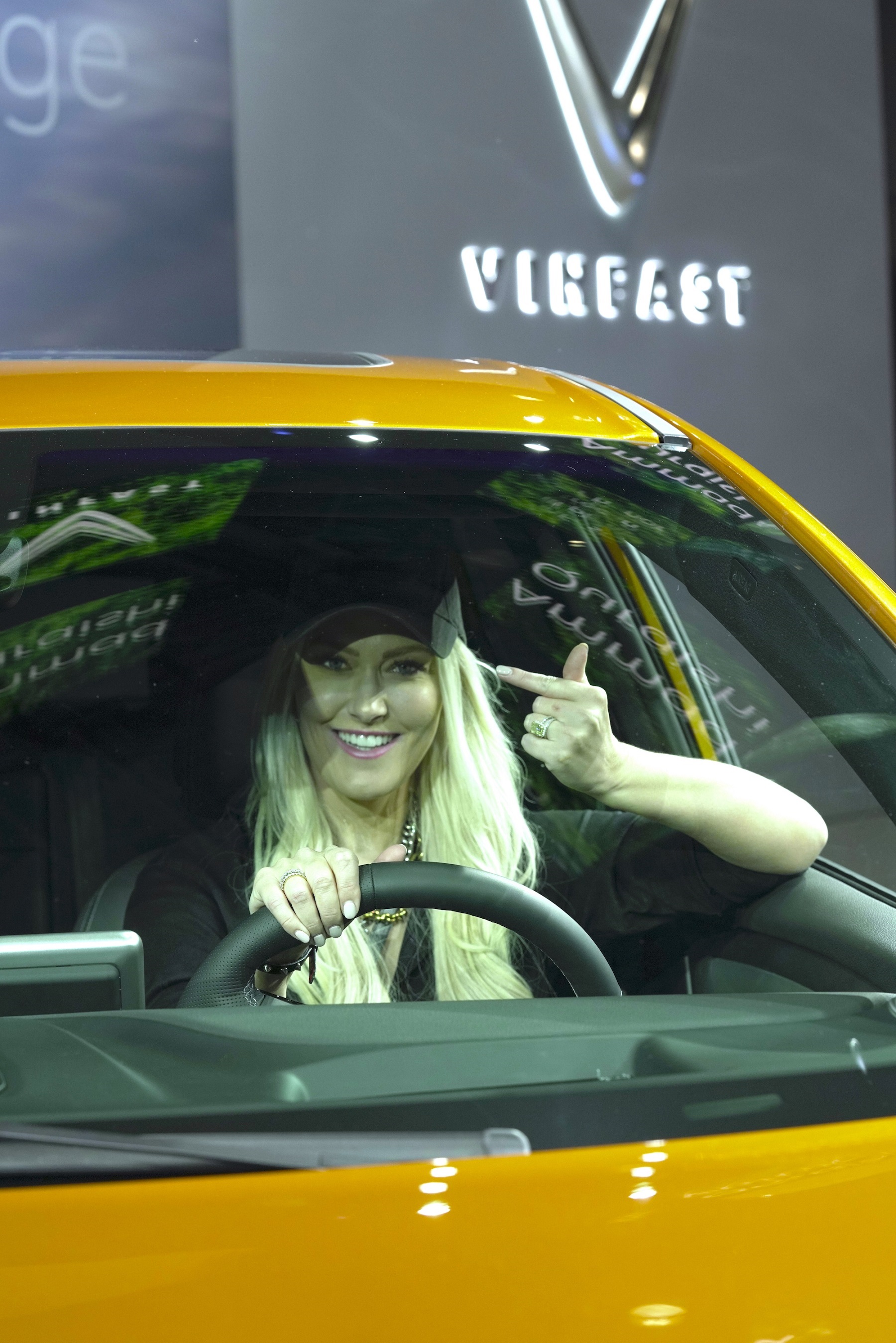 “Nữ hoàng review” Supercar Blondie nói gì khi lần đầu lái VinFast VF 8 tại Mỹ? 3.JPG