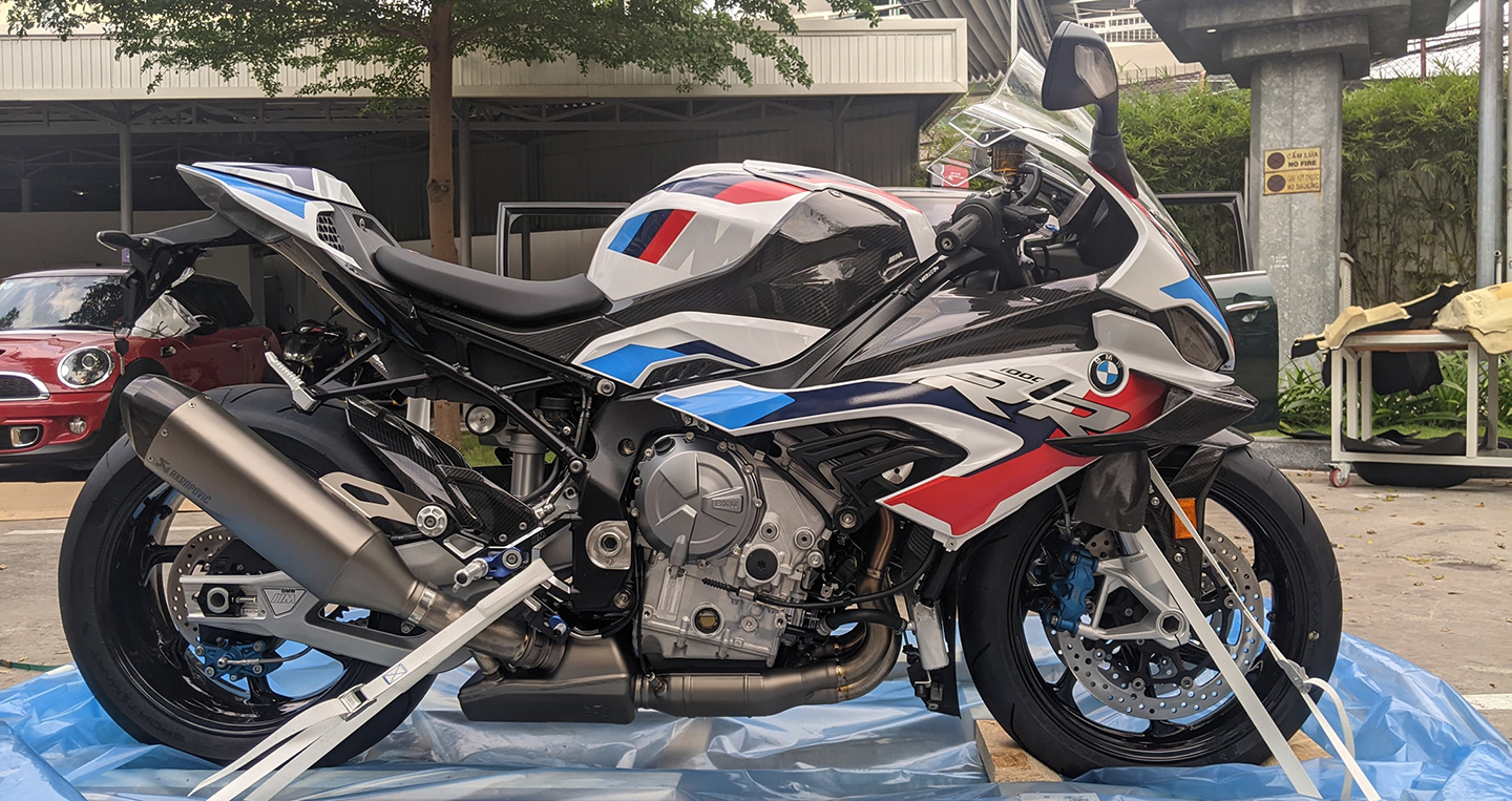 Những mẫu xe hai bánh chính hãng có giá bán đắt nhất tại Việt Nam BMW M1000RR  (1).jpg