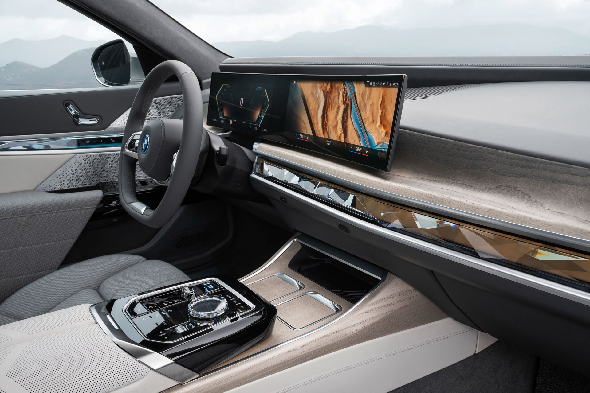 Chi tiết BMW i7 2023: Phiên bản thuần điện đầu tiên của 7-Series, giá từ 119.300 USD p90458166-the-new-bmw-i7-xdrive60-european-model-shown.jpg