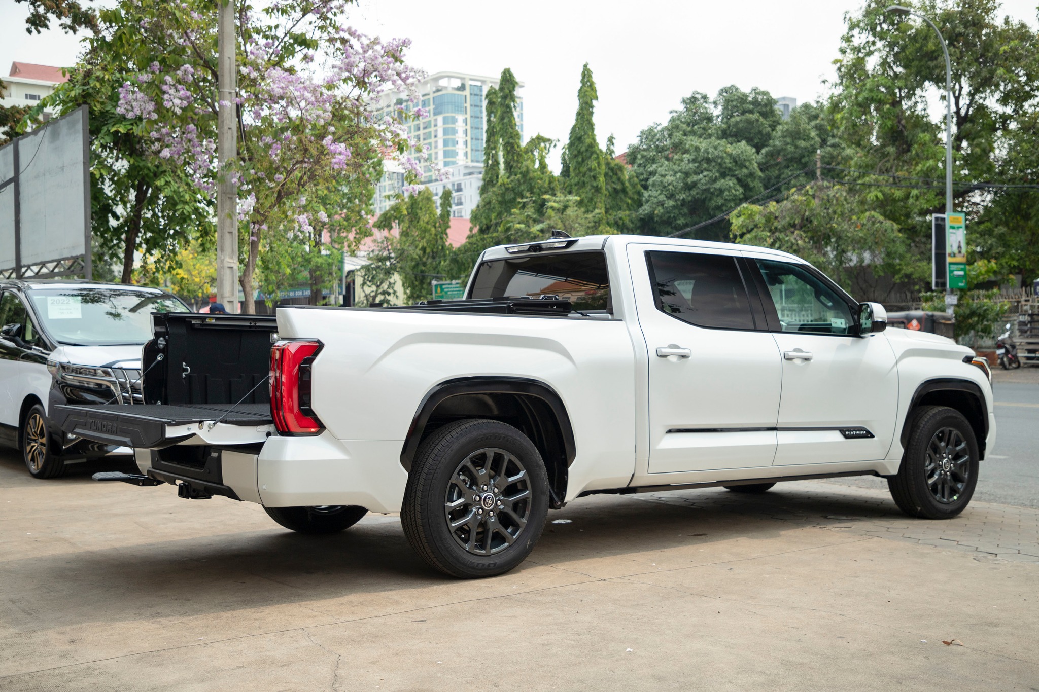 Toyota Tundra 2022 xuất hiện tại Campuchia, sắp về Việt Nam 277767326-2817183338589928-4497300335437601011-n.jpeg