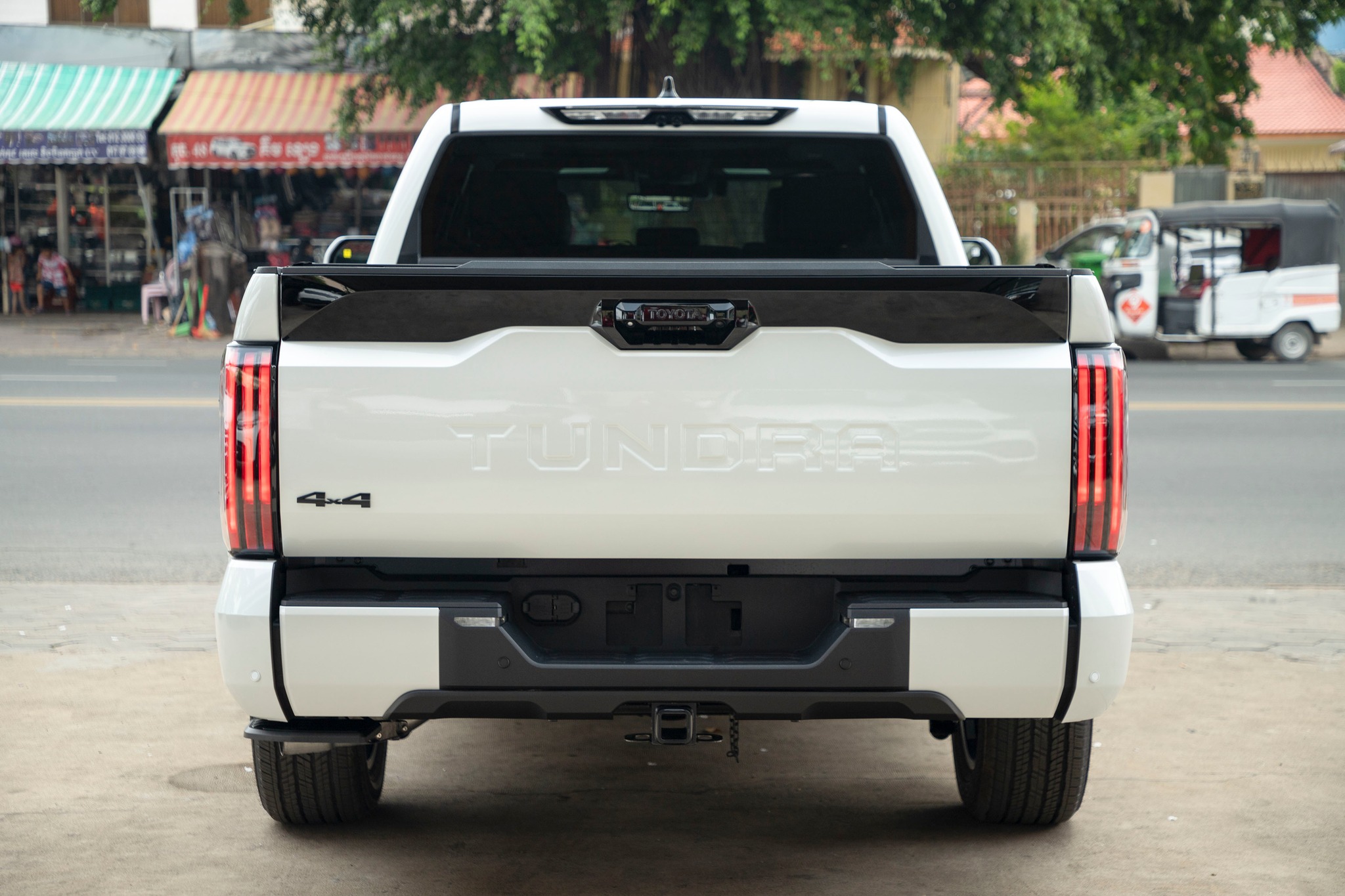 Toyota Tundra 2022 xuất hiện tại Campuchia, sắp về Việt Nam 277782688-2817183138589948-4609210505847253698-n.jpeg