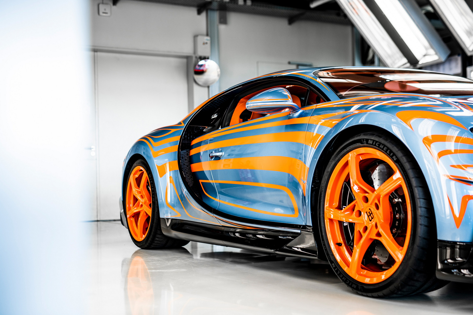 Cặp đôi Bugatti Chiron sở hữu màu sơn cá nhân hoá mất 5 tuần để hoàn thiện bugatti-chiron-vagues-de-lumiere-12.jpg