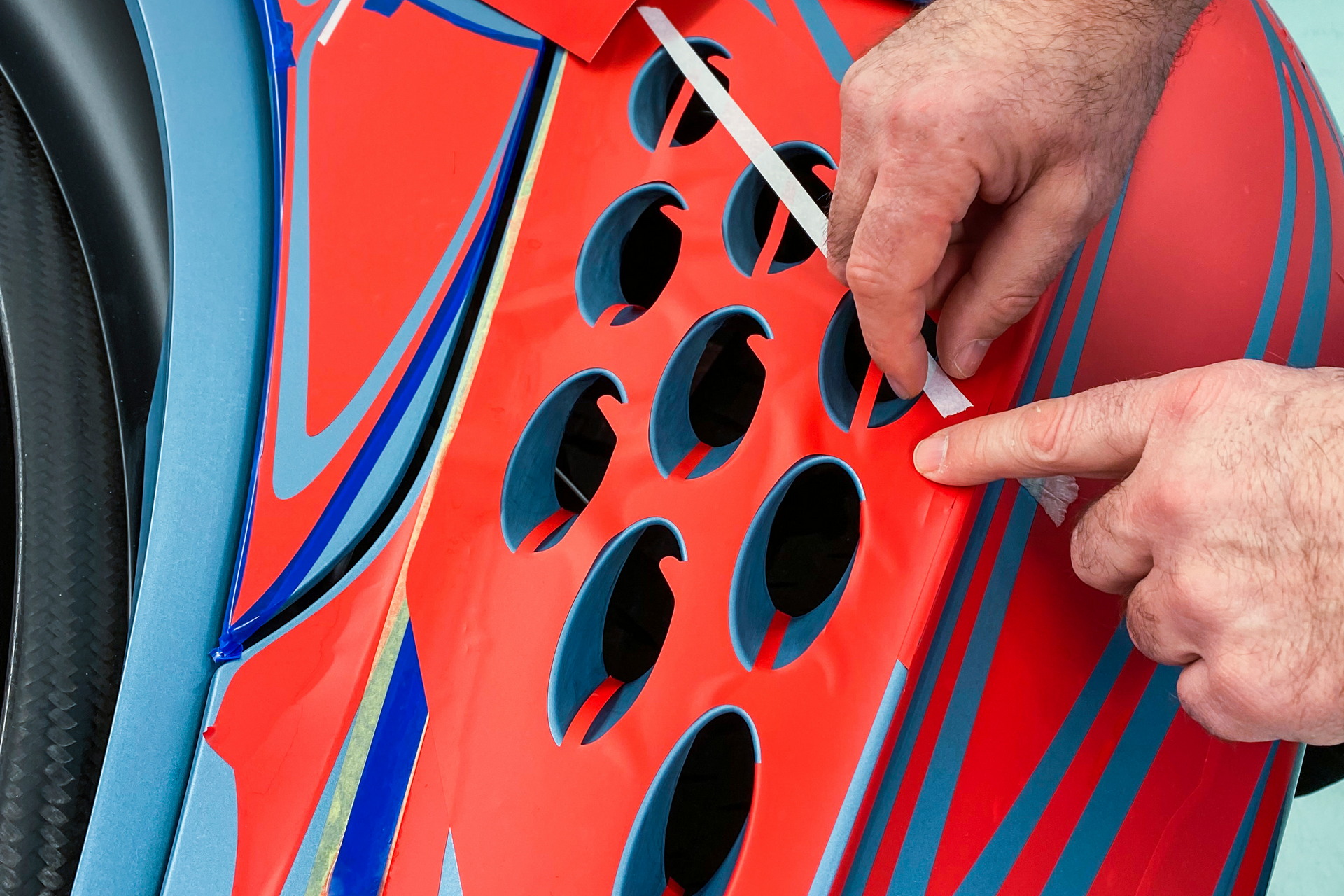Cặp đôi Bugatti Chiron sở hữu màu sơn cá nhân hoá mất 5 tuần để hoàn thiện bugatti-chiron-vagues-de-lumiere-18.jpg