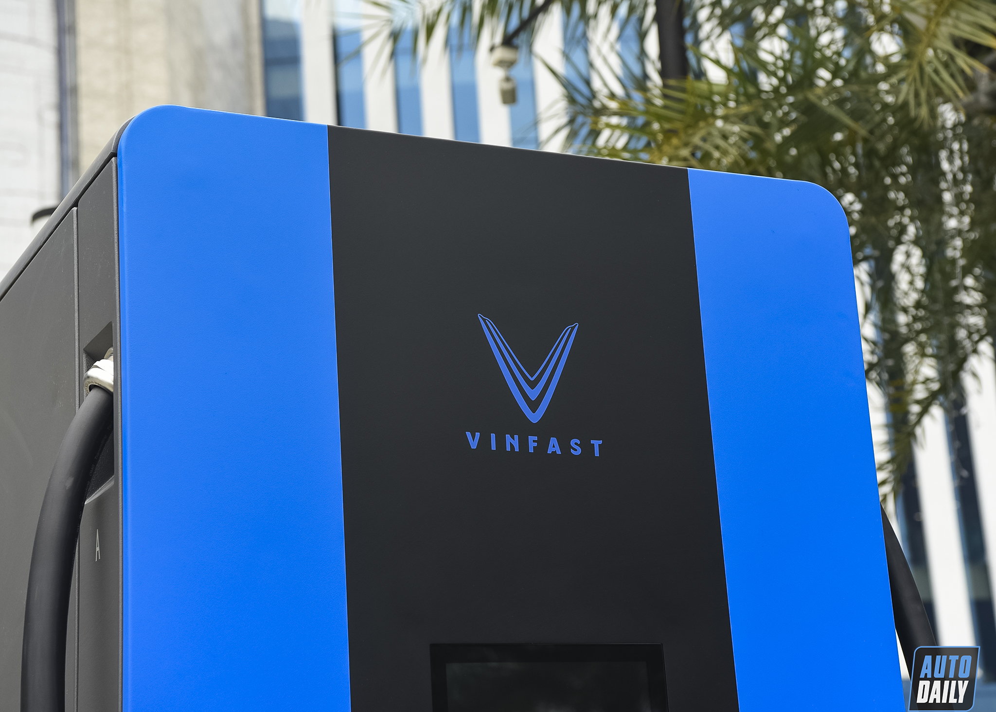 Cận cảnh trạm sạc xe điện siêu nhanh 150 KW của VinFast tại Hà Nội adt-9967-copy.jpg