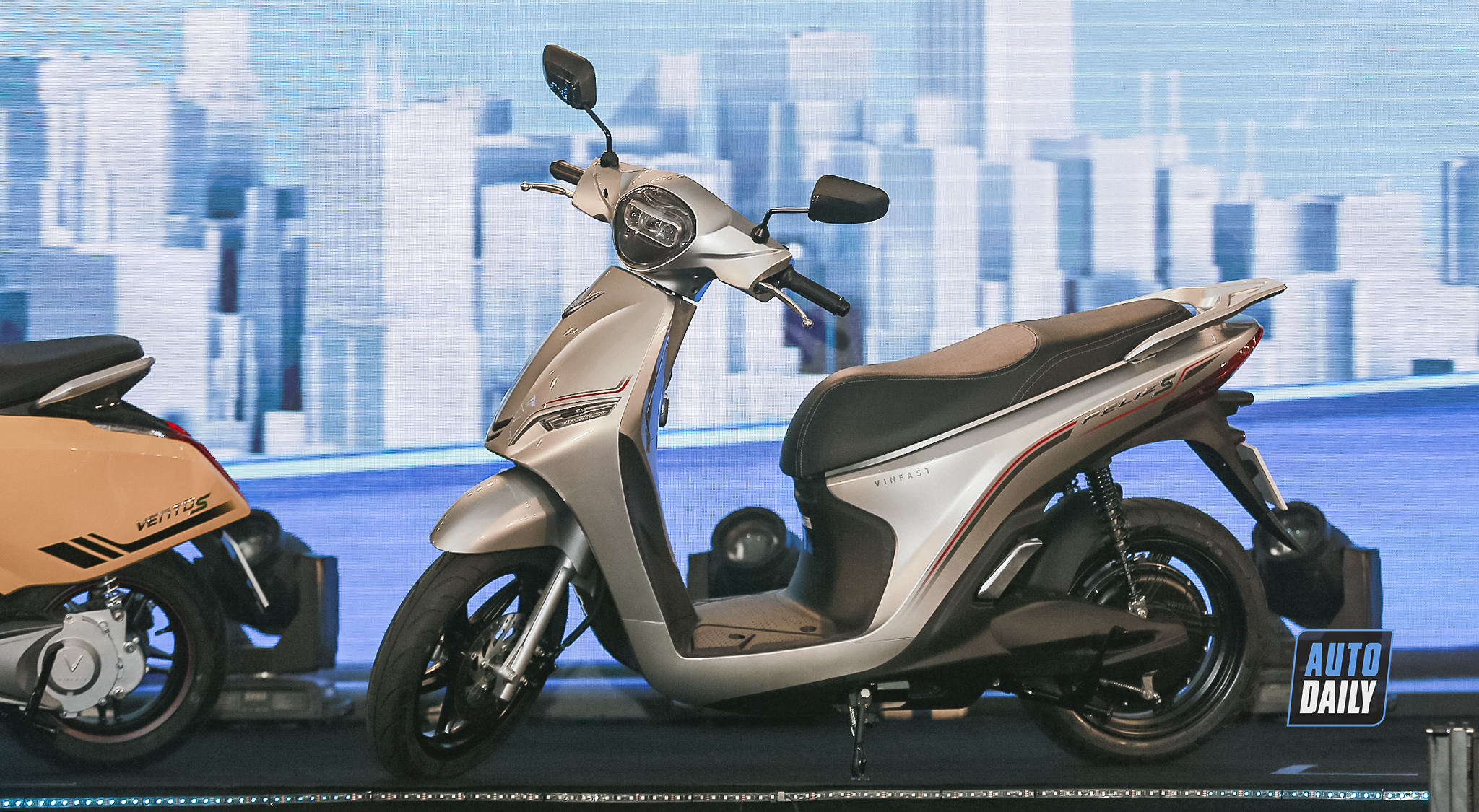 VinFast Feliz S 2022 - Xe máy điện giá mềm cạnh tranh Honda Vision -zun5675-copy.jpg