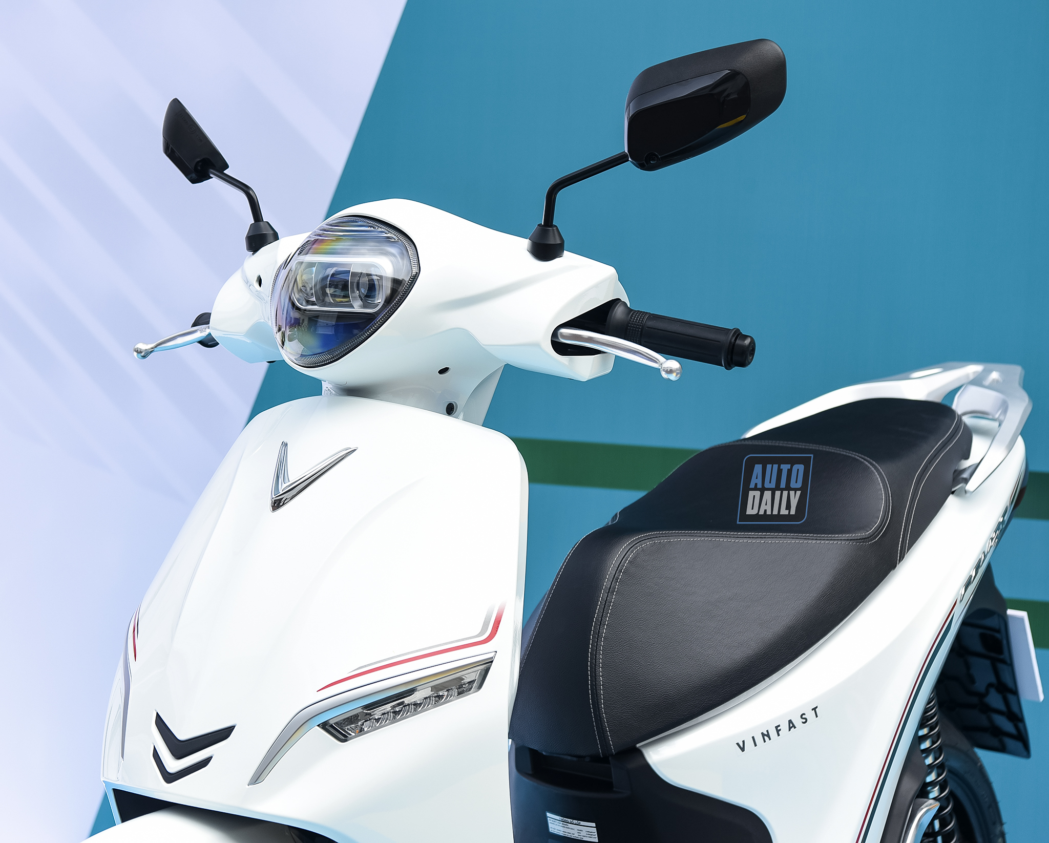 VinFast Feliz S 2022 - Xe máy điện giá mềm cạnh tranh Honda Vision f4.jpg