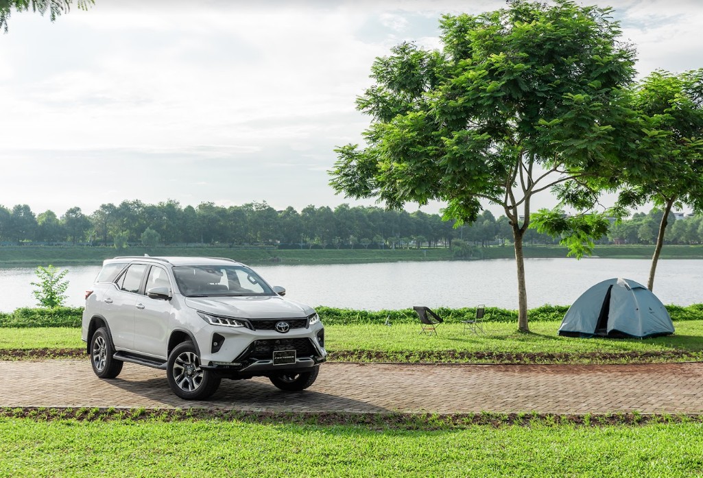 Phân khúc SUV 7 chỗ tháng 4/2022: Toyota Fortuner giành ngôi vương của Santa Fe Toyota Fortuner bản nâng cấp trình làng tại Việt Nam, thêm nhiều trang bị đáng chú ý toyota-fortuner-2022.jpg