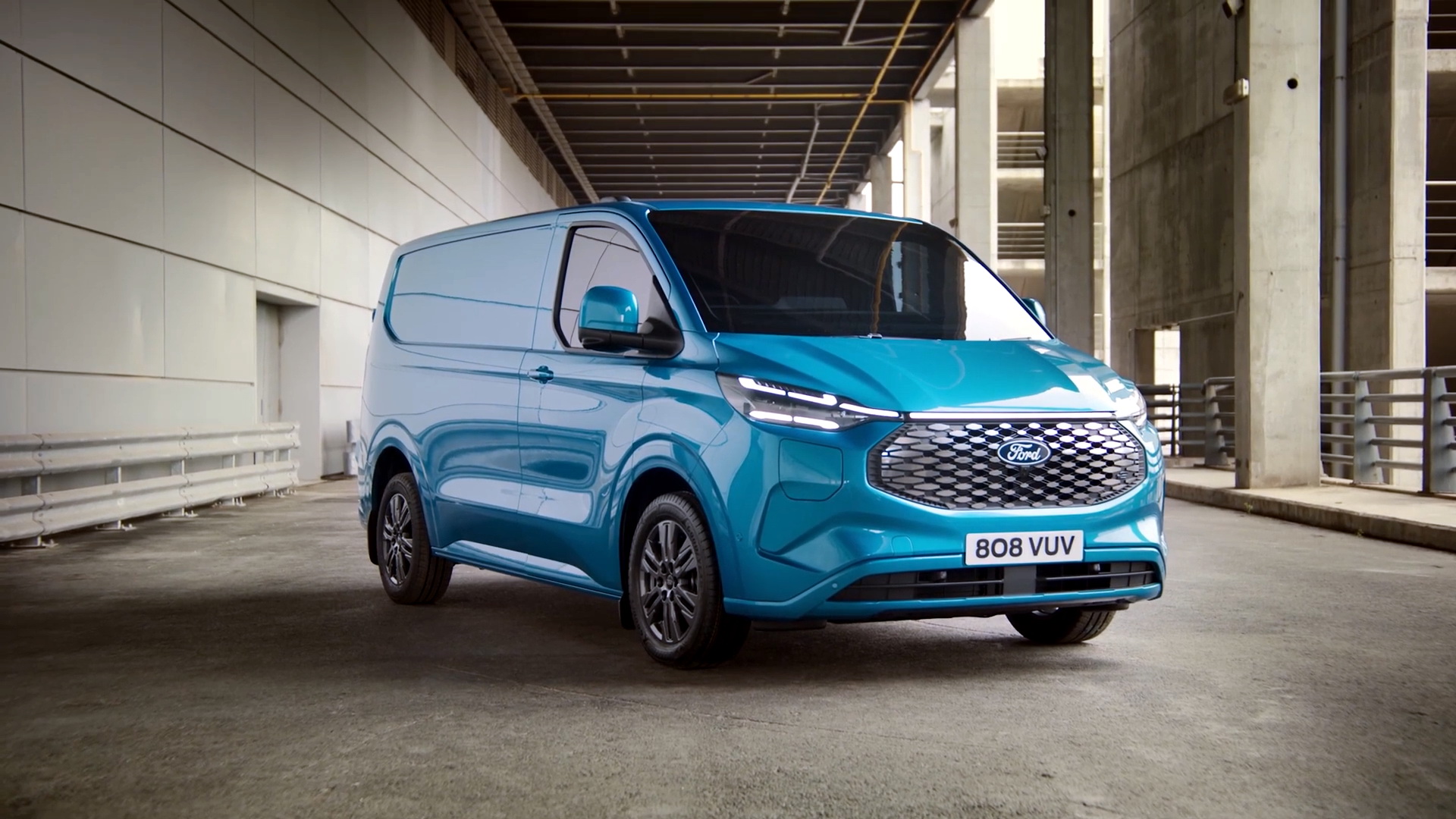 Ford ETransit Custom 2024 debuts with electric motor and futuristic