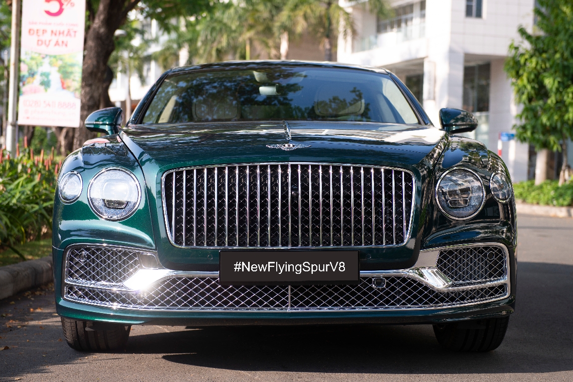 Cận cảnh Bentley Flying Spur V8 2022 màu xanh Viridian độc lạ tại Việt Nam Bentley Flying Spur V8 2022  (8).jpg