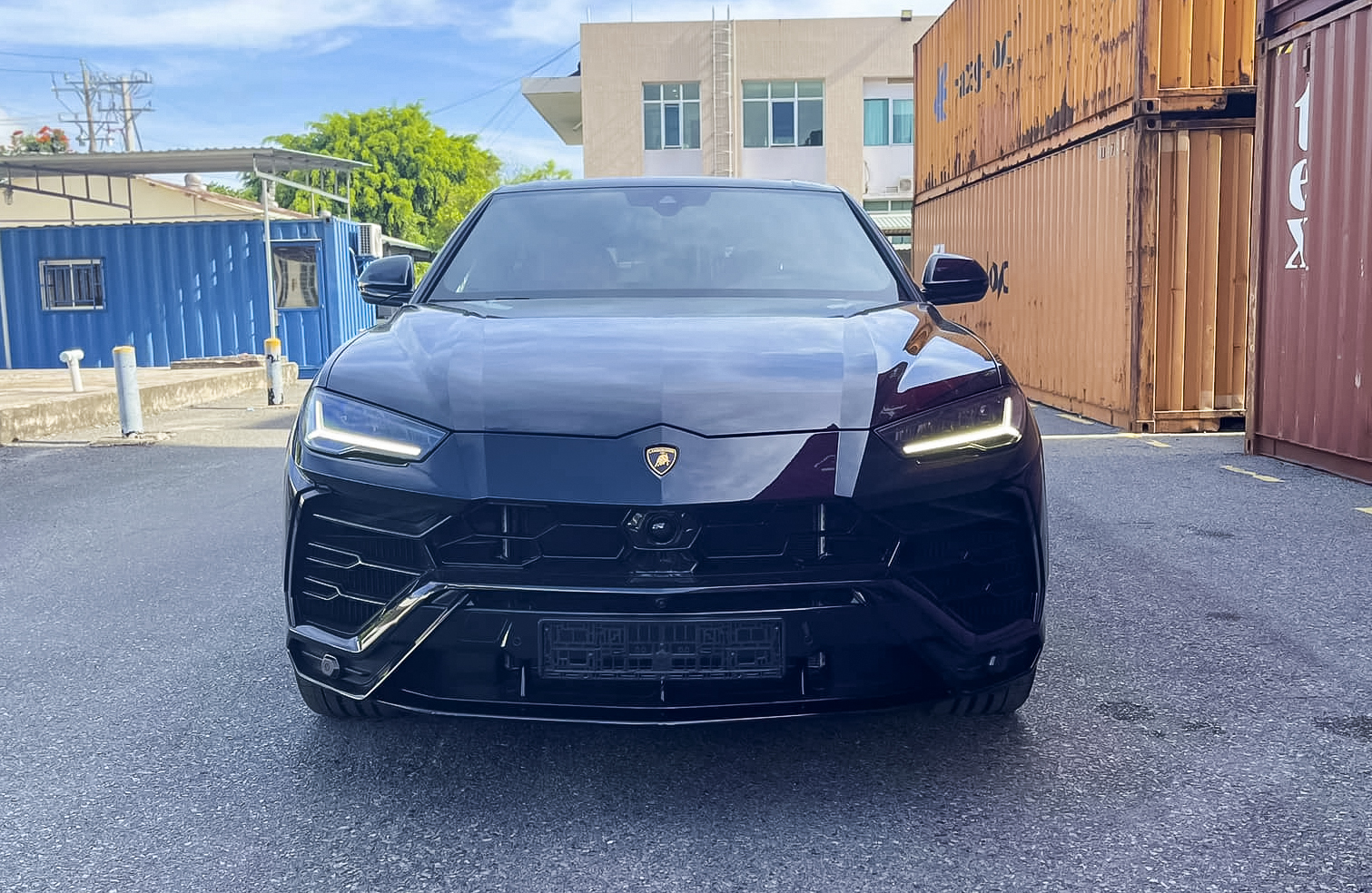 Lamborghini Urus 2022 về Việt Nam, ngoại thất đen nội thất đỏ mâm 23 inch lamborghini-urus-1.jpg