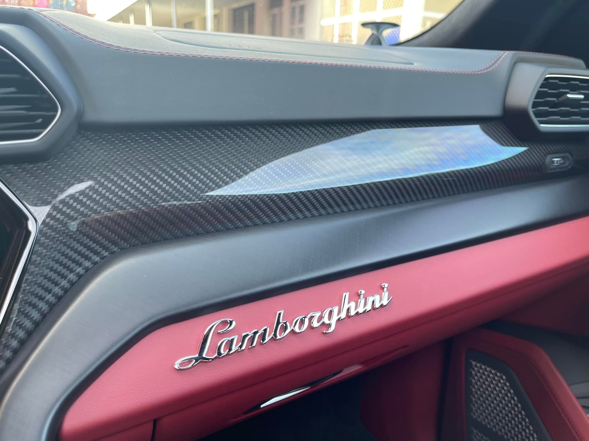 Lamborghini Urus 2022 về Việt Nam, ngoại thất đen nội thất đỏ mâm 23 inch lamborghini-urus-14.jpeg