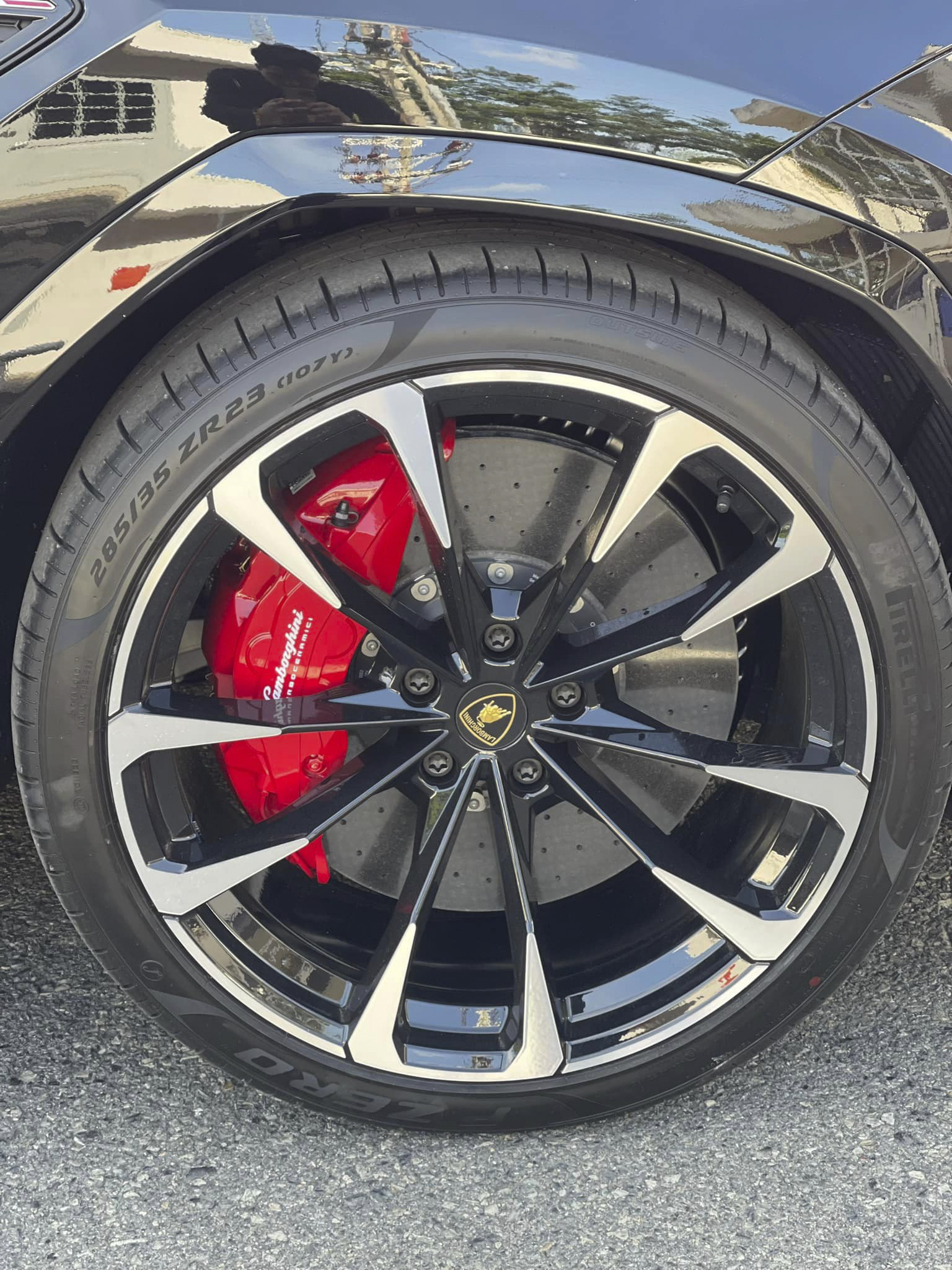 Lamborghini Urus 2022 về Việt Nam, ngoại thất đen nội thất đỏ mâm 23 inch lamborghini-urus-9.jpg