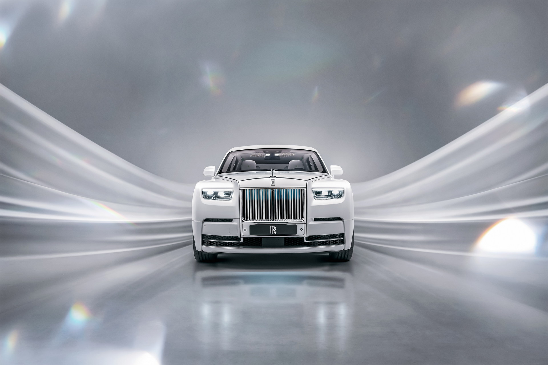 Rolls-Royce Phantom 2023 được cập nhật với lưới tản nhiệt phát sáng và các tùy chọn mới 2022-rolls-royce-phantom-22.jpg