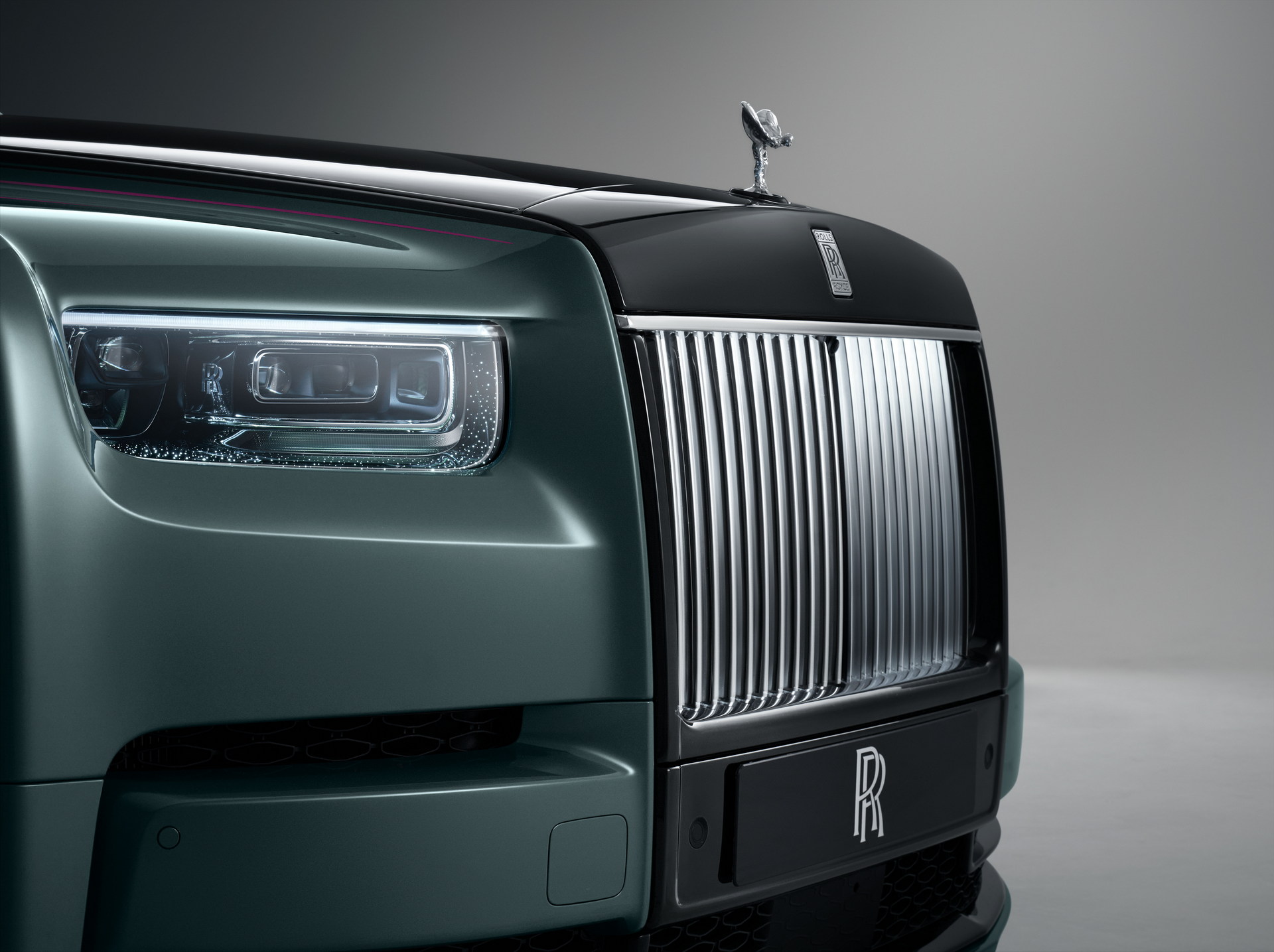 Rolls-Royce Phantom 2023 được cập nhật với lưới tản nhiệt phát sáng và các tùy chọn mới 2022-rolls-royce-phantom-5.jpg