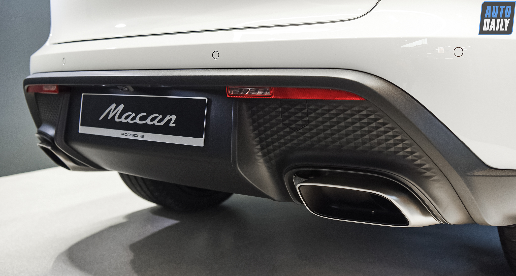 Ảnh chi tiết Porsche Macan 2022 giá từ 2,992 tỷ đồng m16.jpg