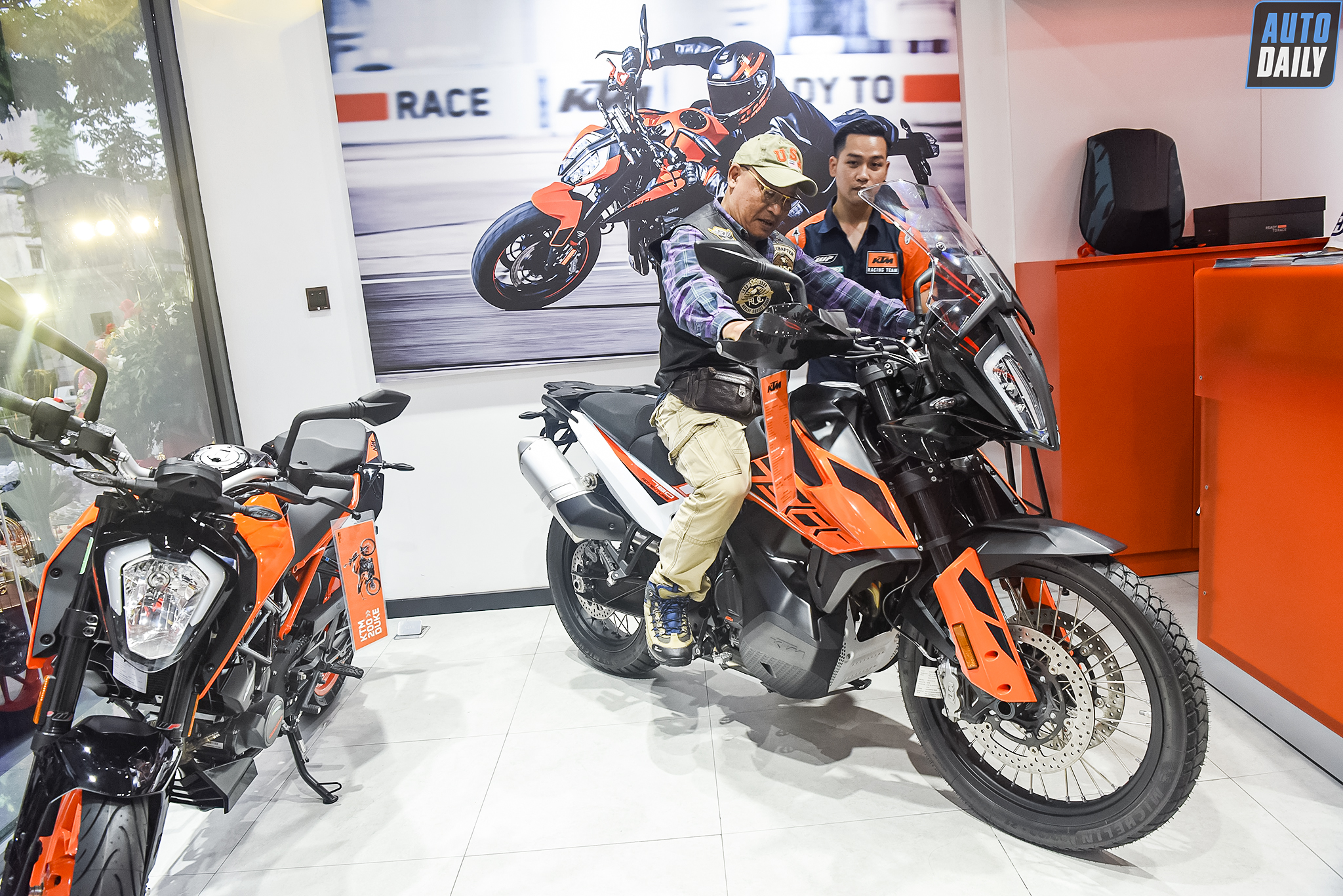 Showroom KTM & Husqvarna Motorcycles tại Hà Nội chính thức khai trương adt-01748-copy.jpg