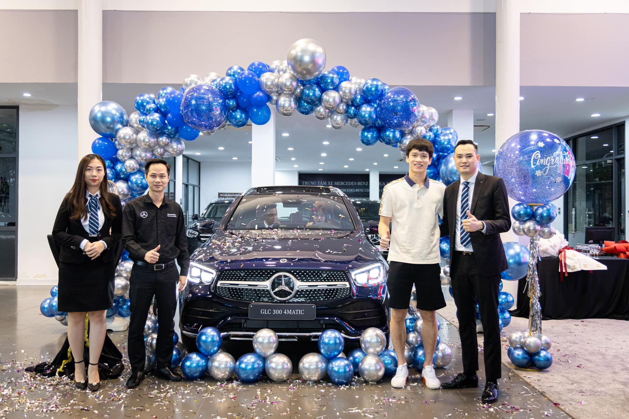 Vừa giành HCV Seagames, Hoàng Đức mua luôn Mercedes-Benz GLC300 giá 2,57 tỷ