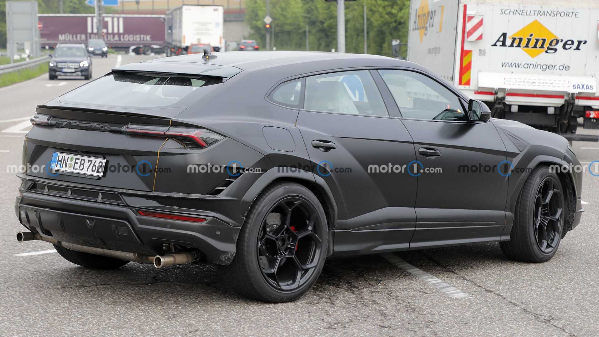 Siêu SUV Lamborghini Urus sắp có bản nâng cấp lamborghini-urus-evo-spy-shots7.jpeg