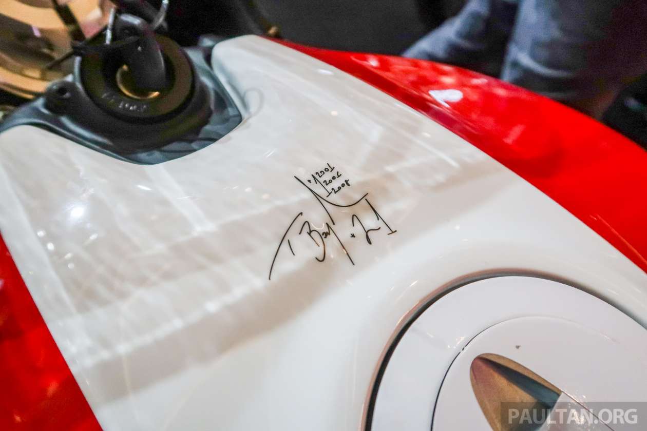 Ducati Panigale V2 2022 phiên bản kỷ niệm có giá từ 31.100 USD tại ĐNÁ Ducati-Panigale-V2-Troy-Bayliss-2022 (1).jpg